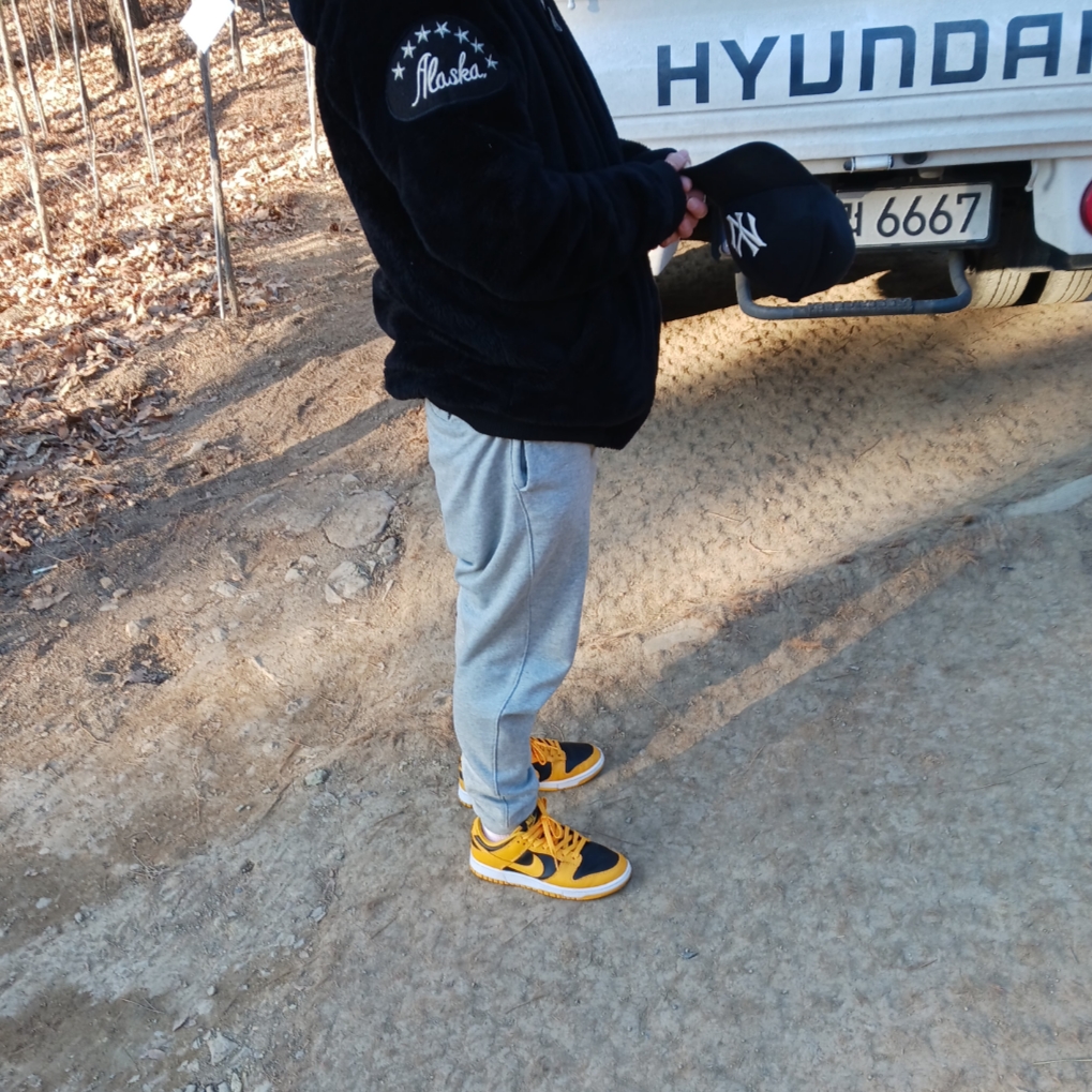 Nike Air Max 97 OG Silver Bullet 2022, Moncler Gagee Down Shacket Black - 22FW 착용 스타일 - 2
