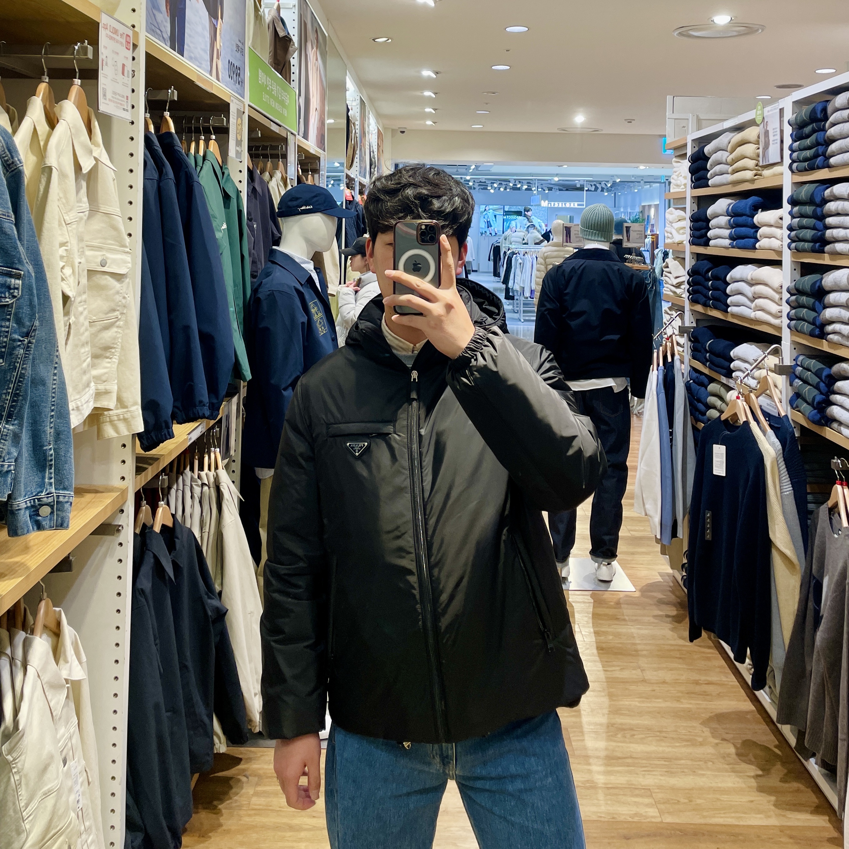 Prada Re-Nylon Padded Jacket Black 착용 스타일 - 6