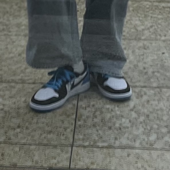 (W) Jordan 1 Retro Low OG Black and Dark Powder Blue 착용 스타일 - 2