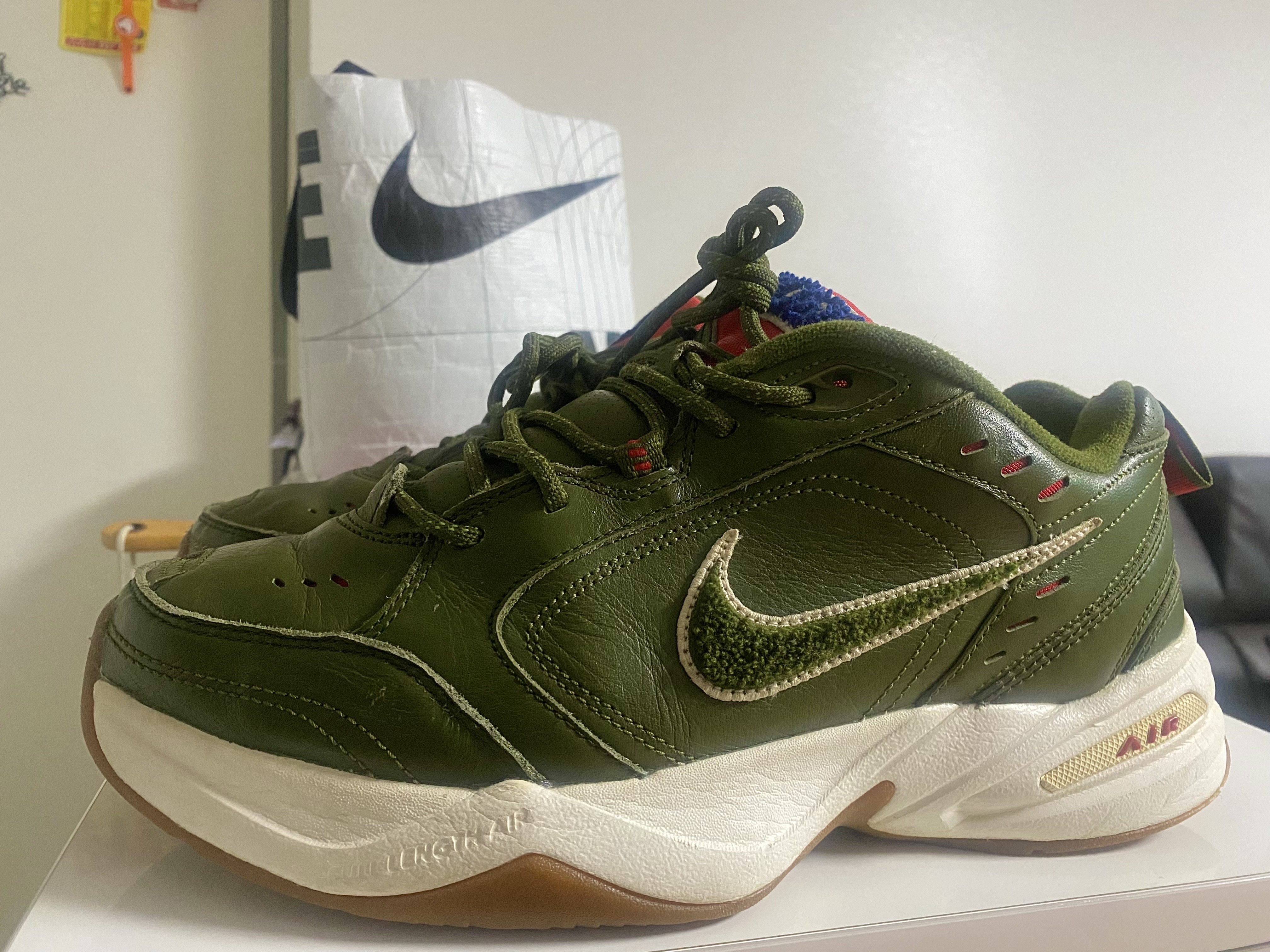 Nike Air Monarch IV Weekend Campout 착용 스타일