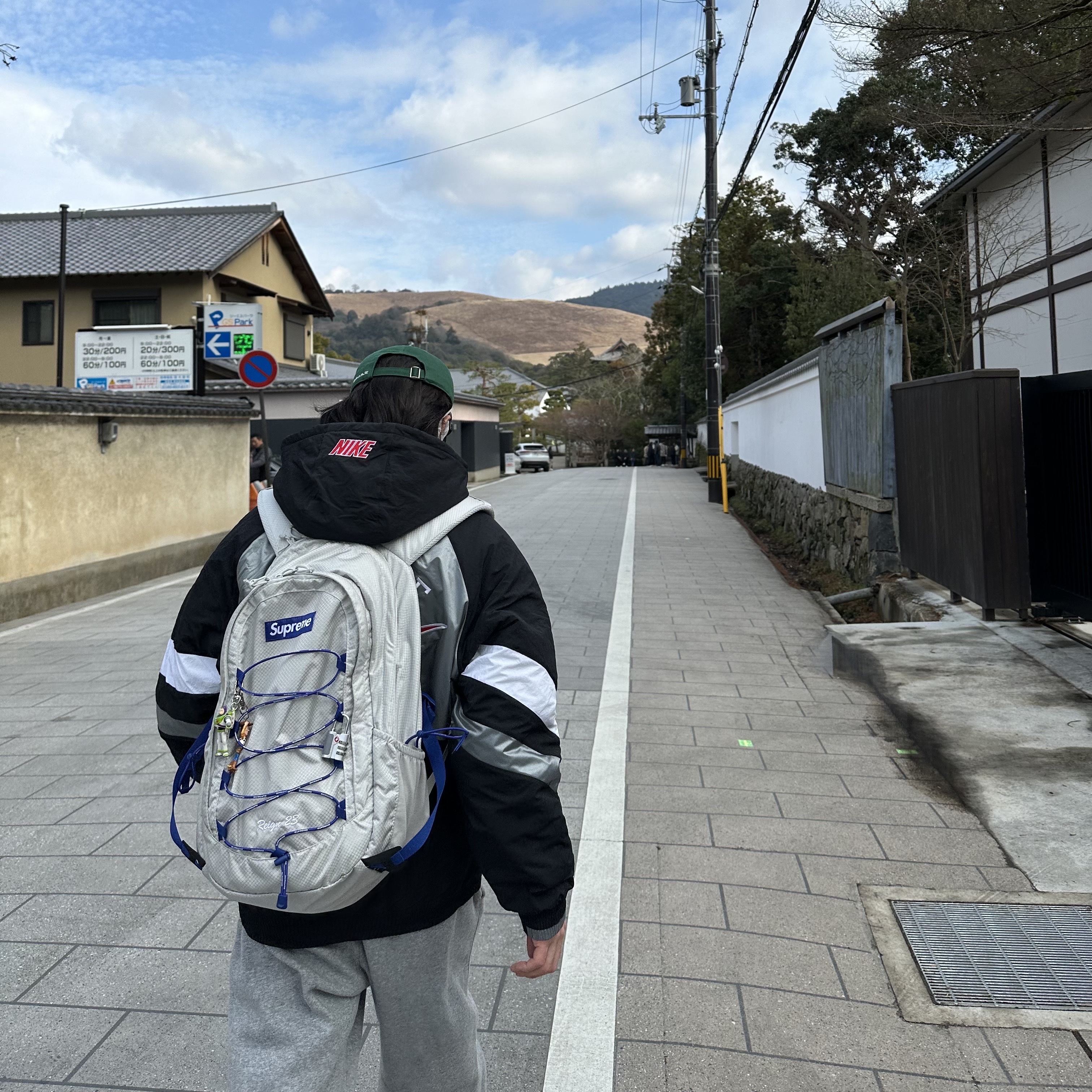 Supreme x Nike Hooded Sport Jacket Silver - 19SS, Supreme Backpack Silver - 22SS 착용 스타일 - 4