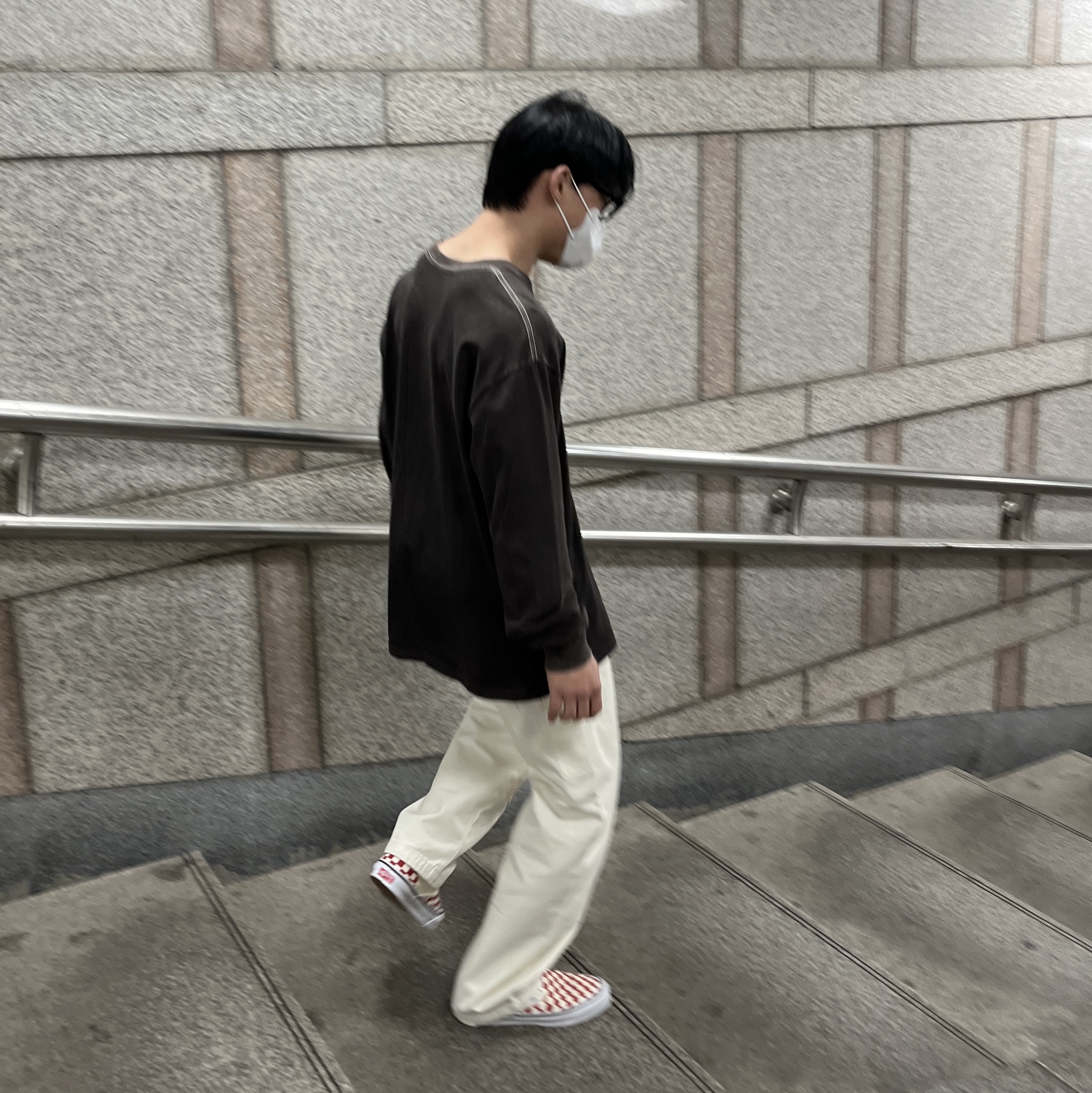 Vans Vault OG Classic Slip-On LX Checkerboard Racing Red 착용 스타일 - 1