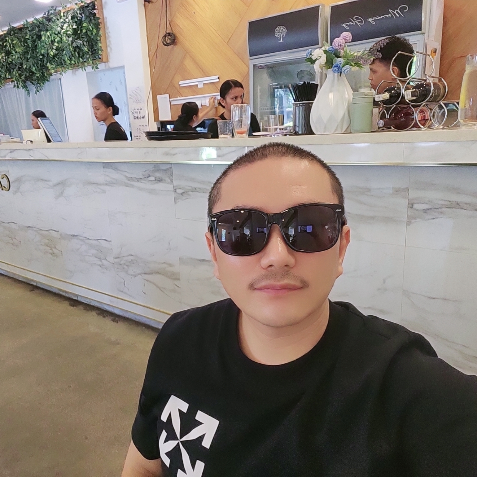Off-White Single Arrow S/S T-Shirt Black White 착용 스타일 - 1