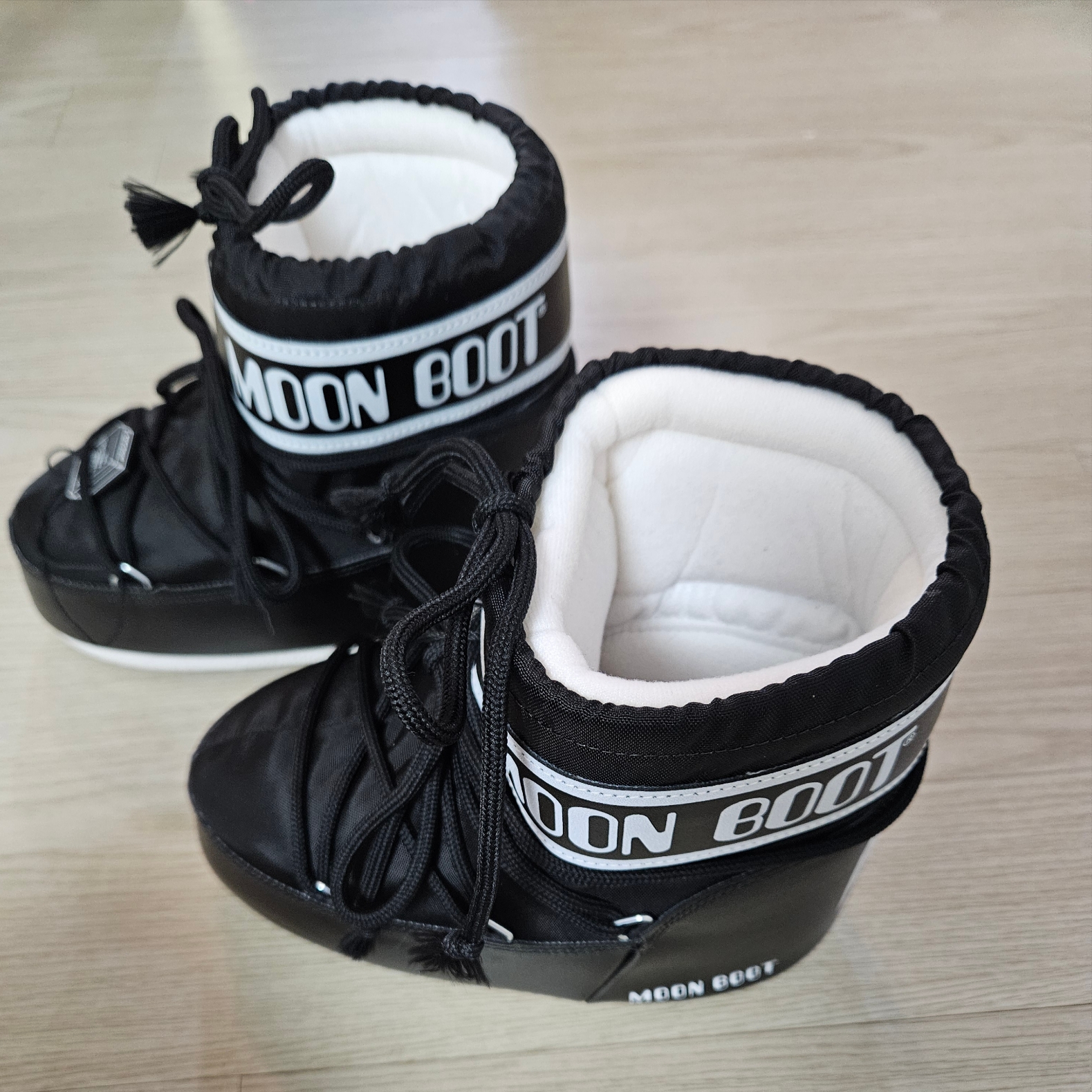 (W) Moon Boot Icon Low Nylon Boots Black 착용 스타일