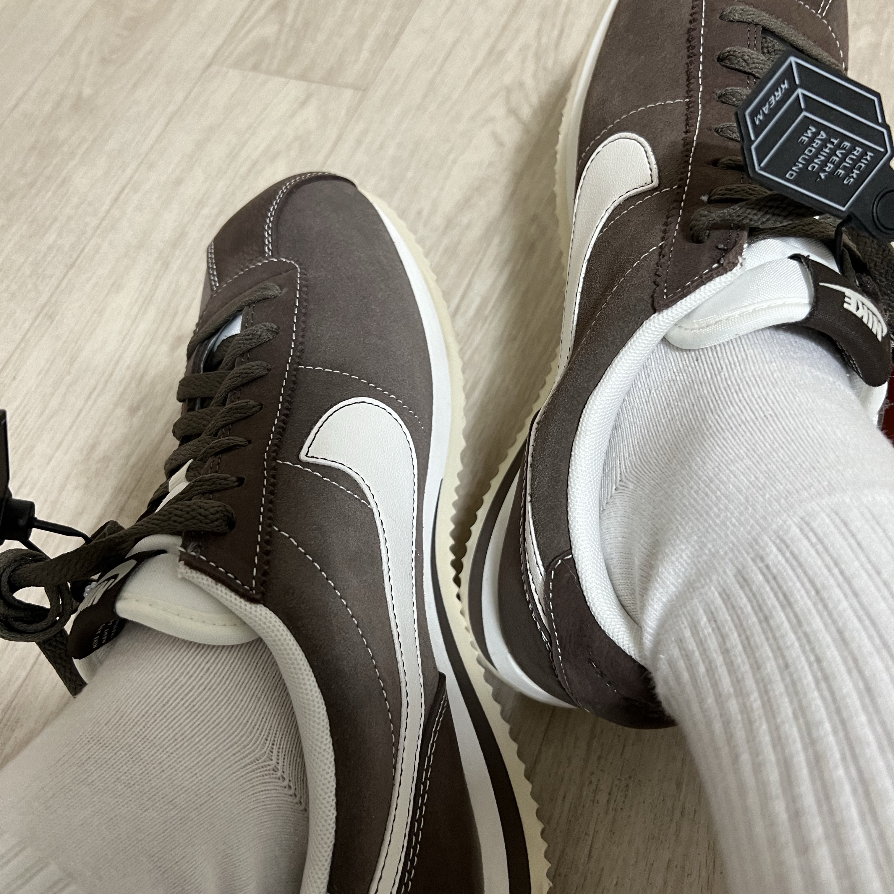 Nike Cortez SE Hangul Day Baroque Brown Sail 착용 스타일