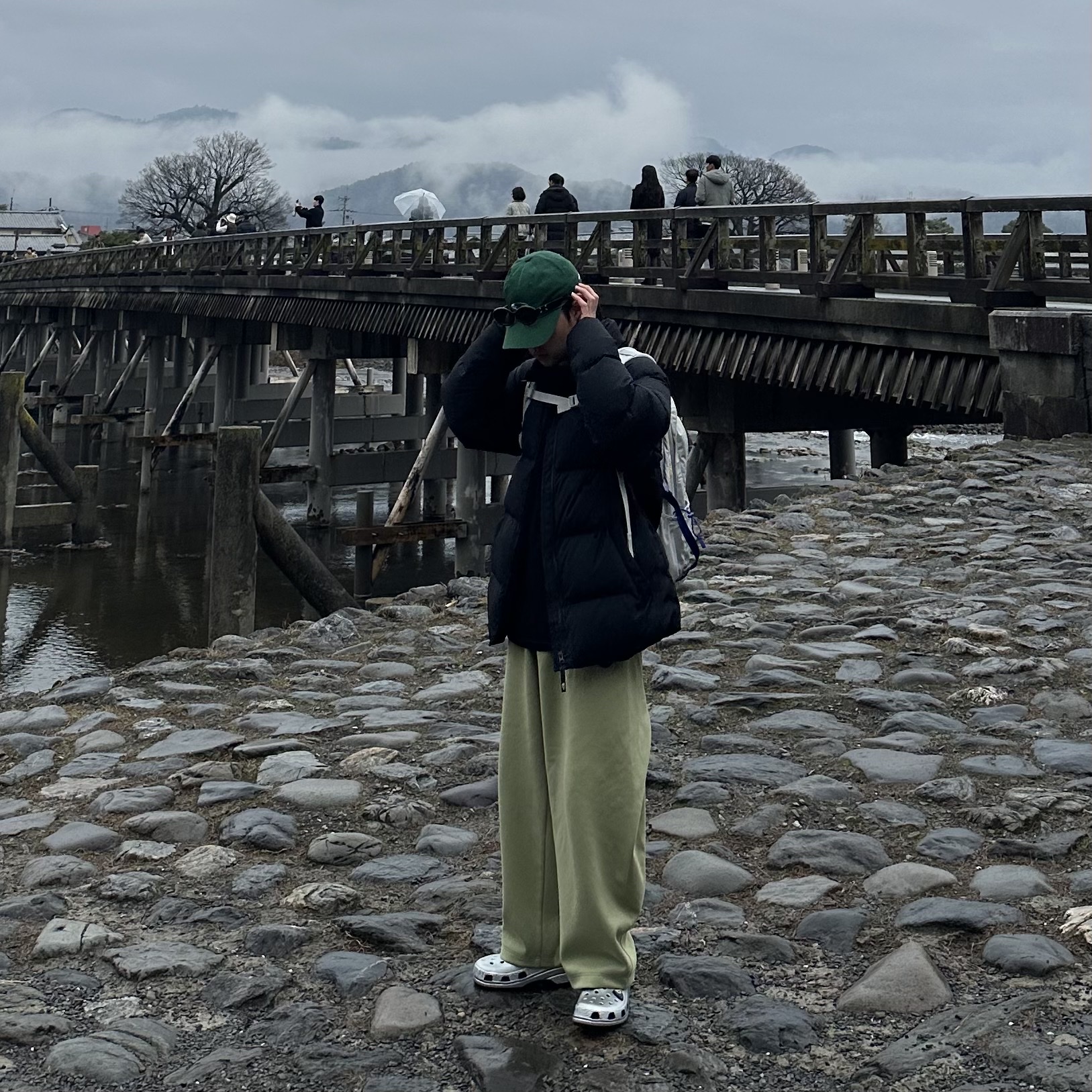 Zara x Ader Error Jogger Pants Light Green, Supreme Backpack Silver - 22SS 착용 스타일 - 1