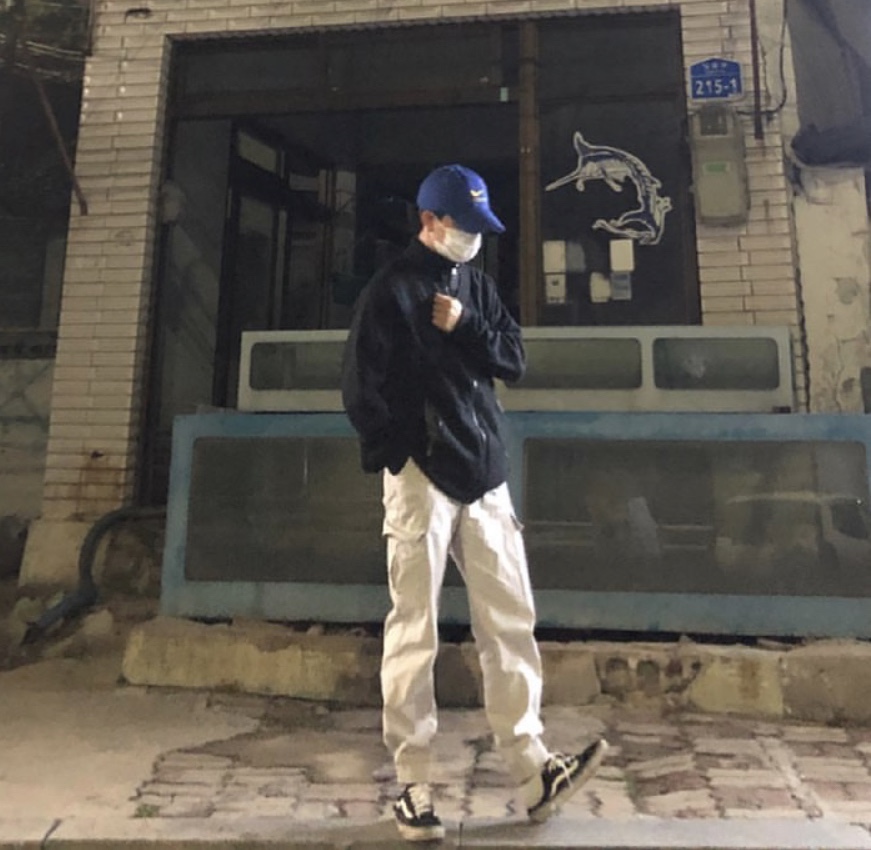 반스 컴피쿠시 올드스쿨 블랙 트루 화이트 착용 스타일 - 1