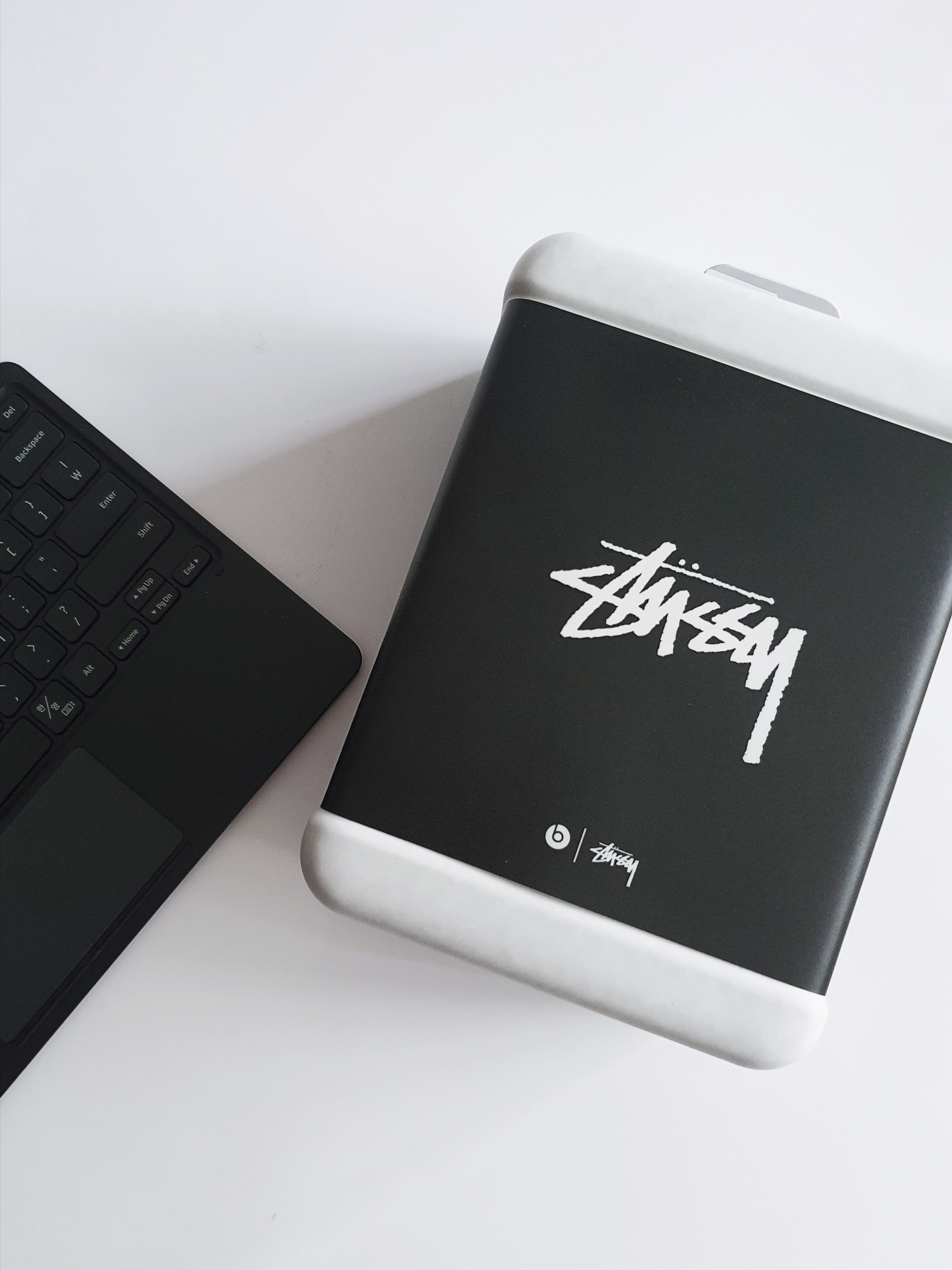 Stussy x Beats Studio Pro Wireless Headphone Black (Korean Ver.) 착용 스타일