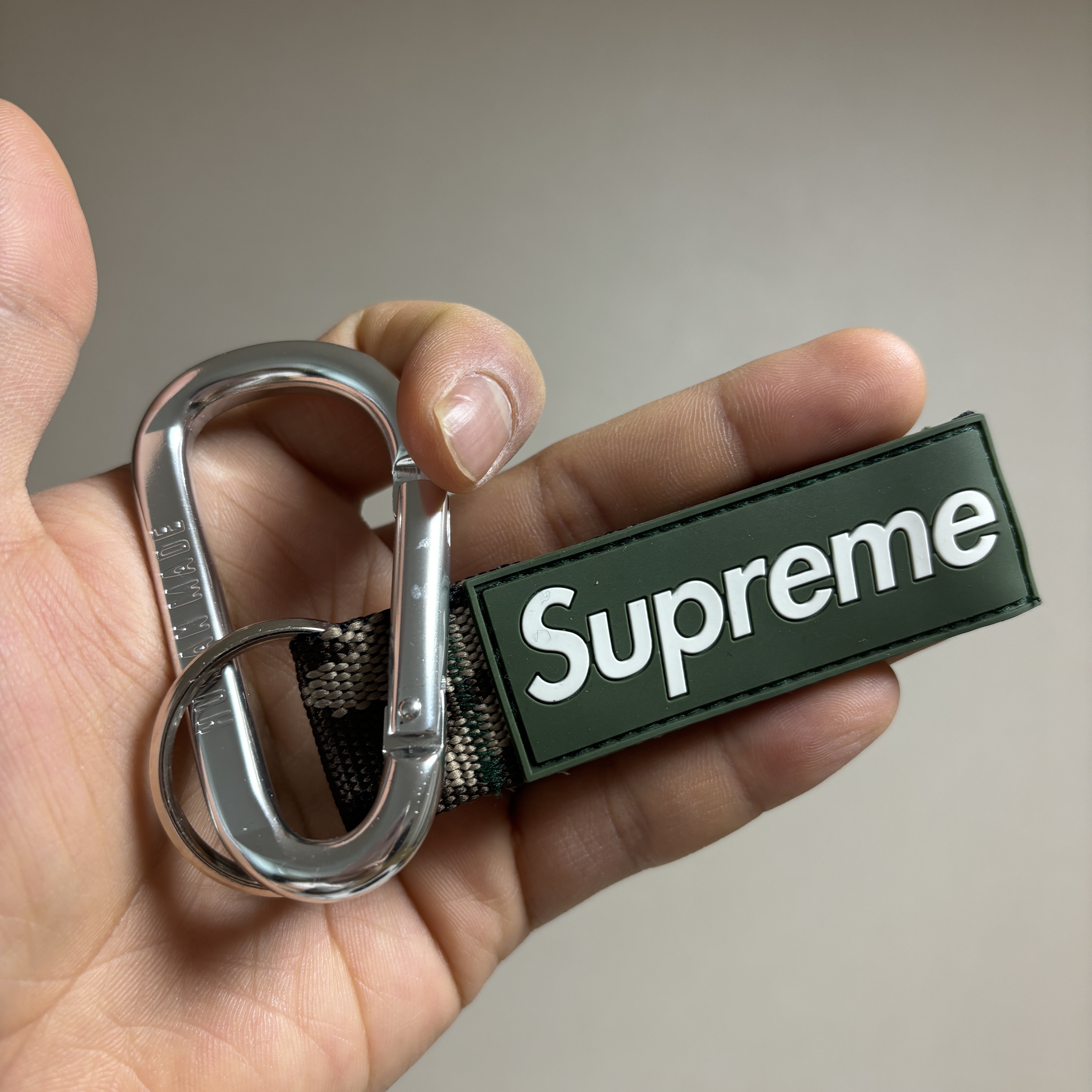 Supreme Webbing Keychain Green Camo - 23SS, Human Made Carabiner 70mm Silver 착용 스타일