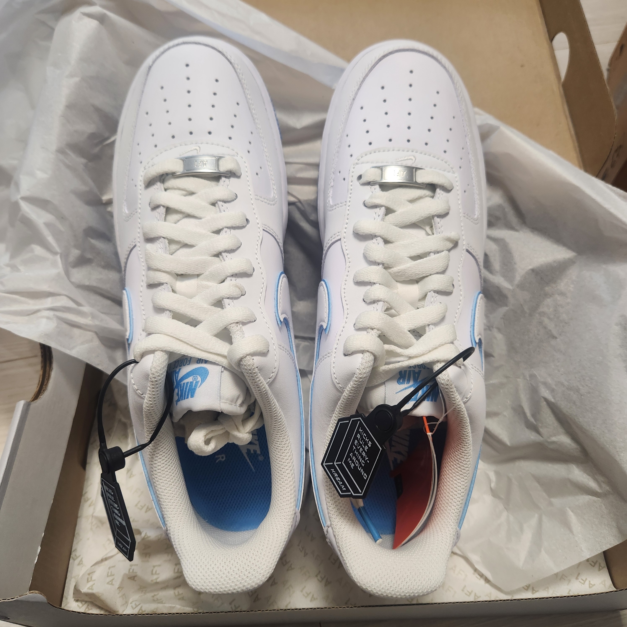 Nike Air Force 1 '07 White University Blue 착용 스타일