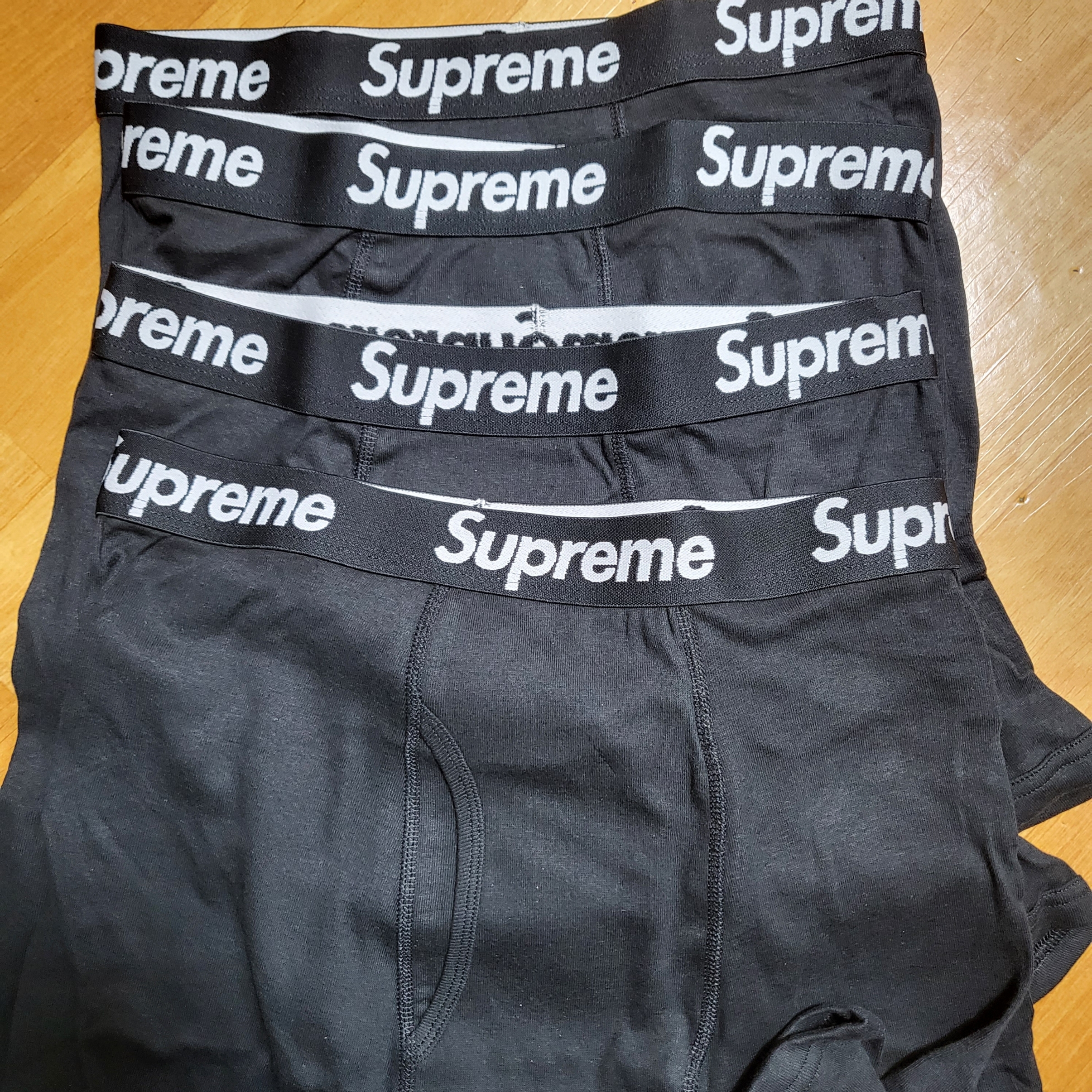 Supreme Hanes Boxer Briefs Black (4 Pack) 착용 스타일 - 1