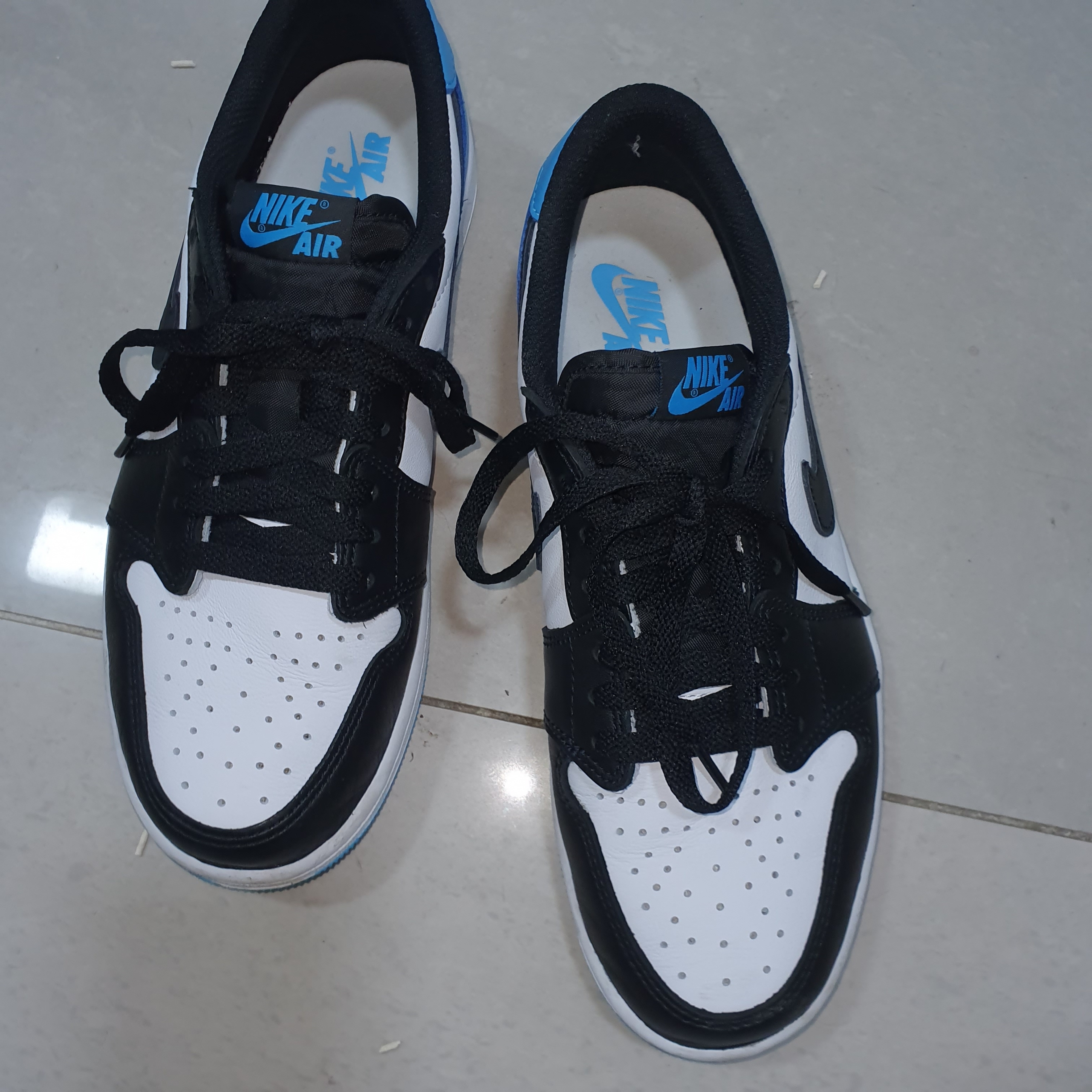 Jordan 1 Retro Low OG Black and Dark Powder Blue 착용 스타일
