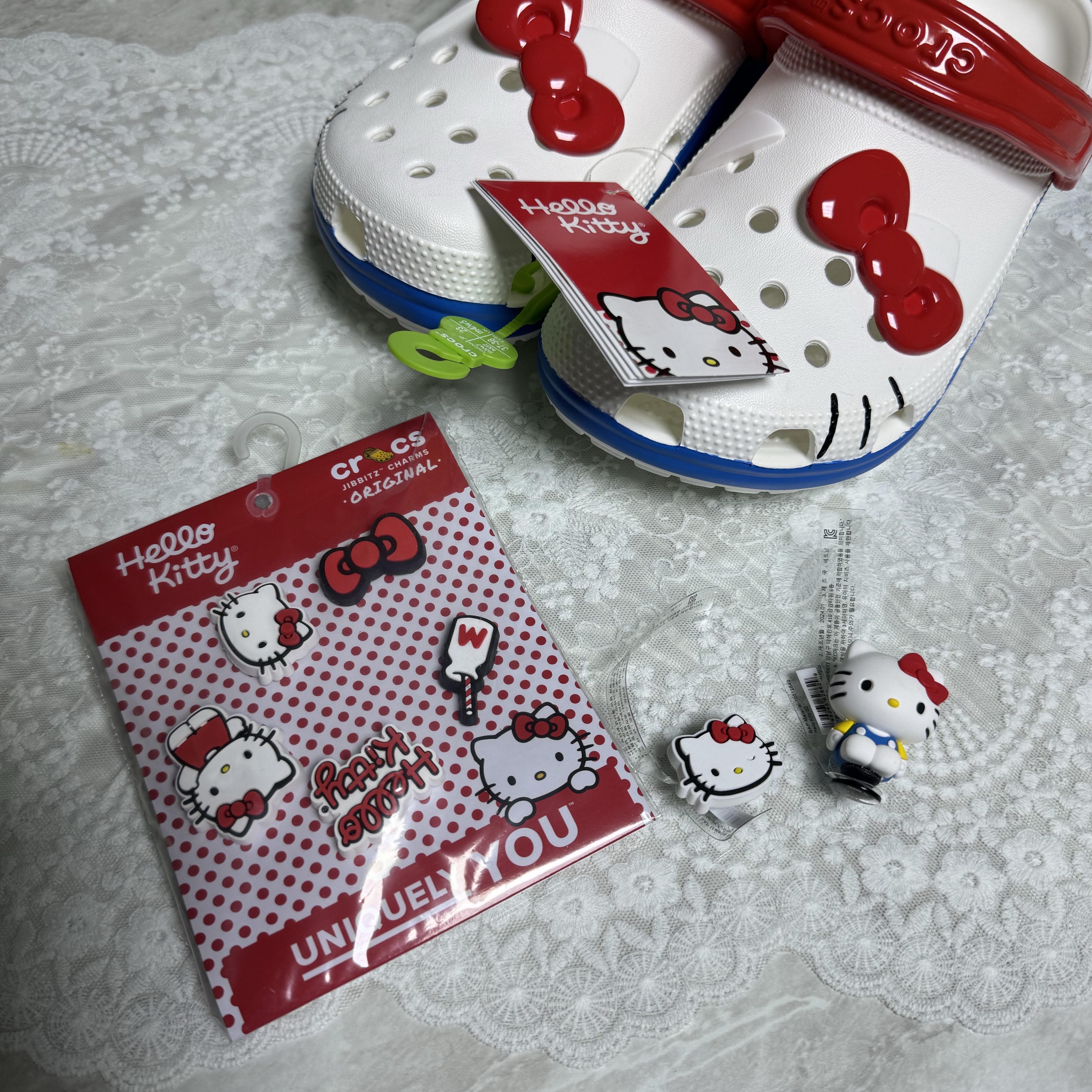 (W) Crocs x Hello Kitty Classic Clog White 착용 스타일