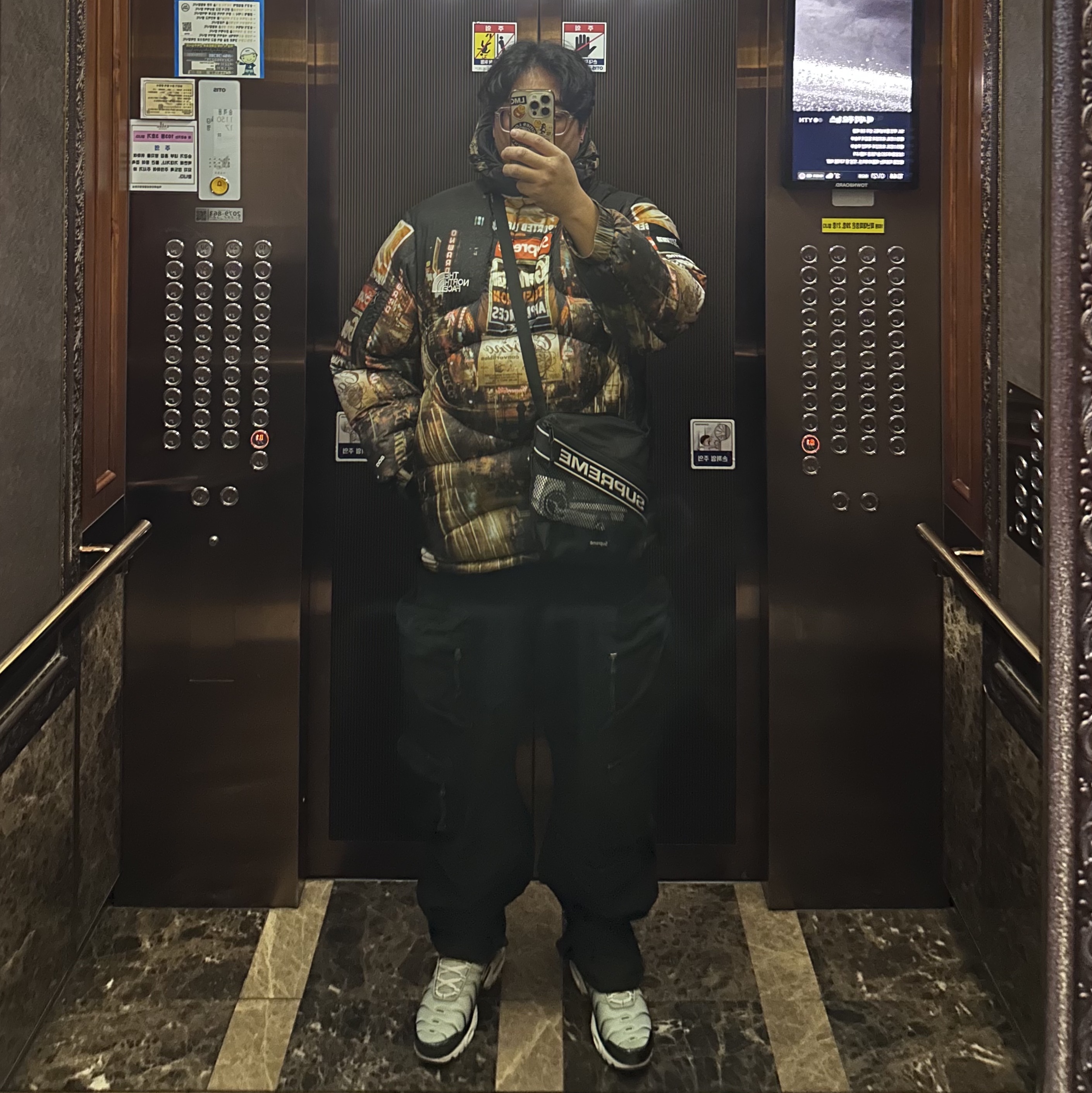 Gentle Monster x Maison Margiela MM011 Clear Black Gradient, Supreme x The North Face 800-Fill Half Zip Hooded Pullover Times Square - 22FW 착용 스타일 - 1