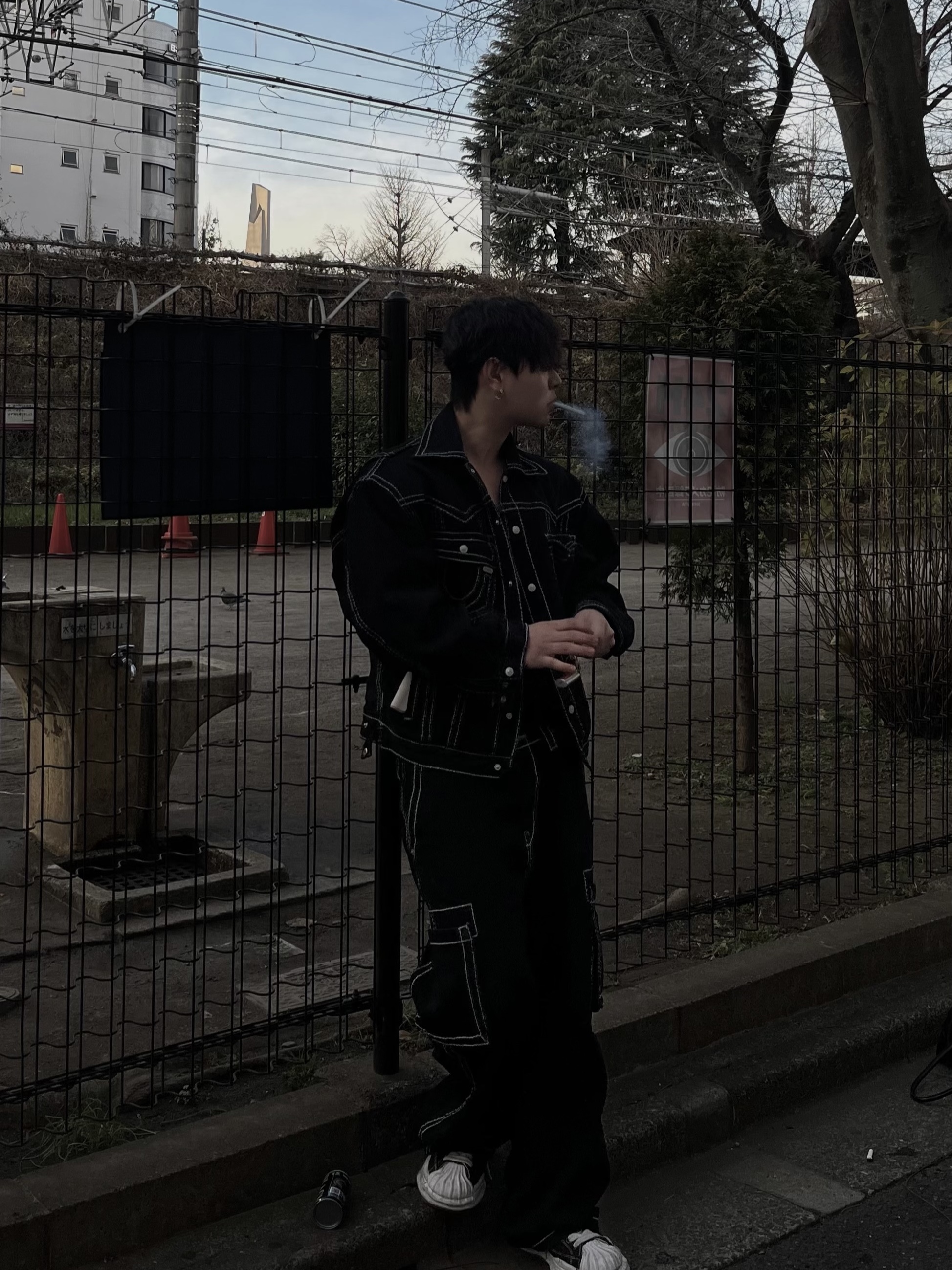 True Religion Classic Cargo Pants Mk-1 Black, True Religion Big T Origin Trucker Jacket Black 착용 스타일 - 2