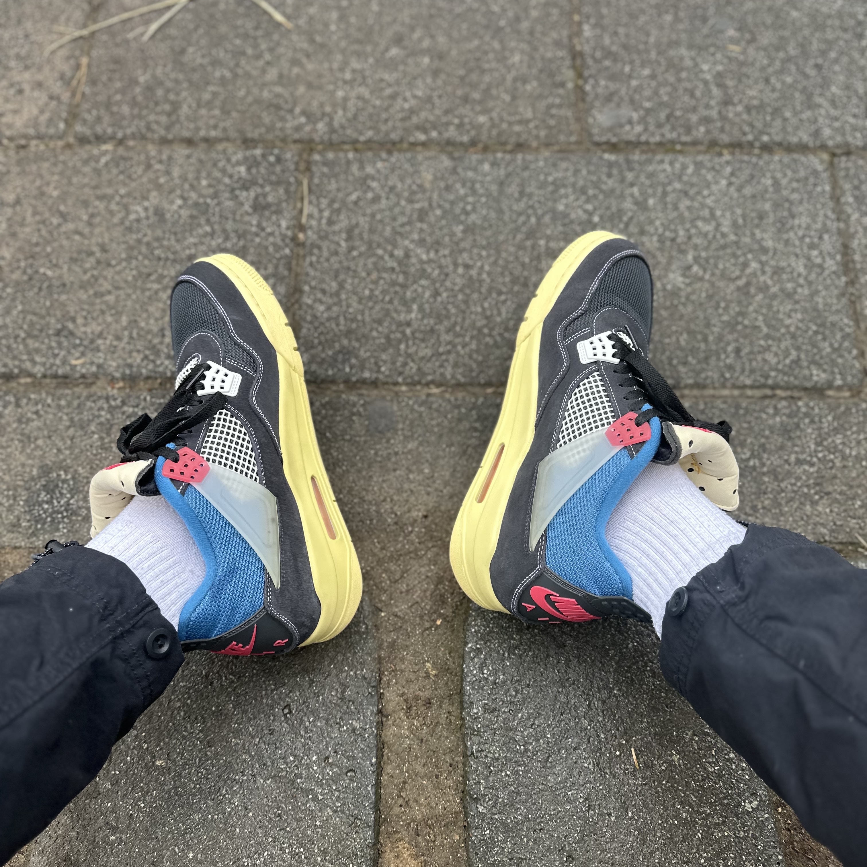 Jordan 4 x Union Retro Off Noir 착용 스타일 - 2