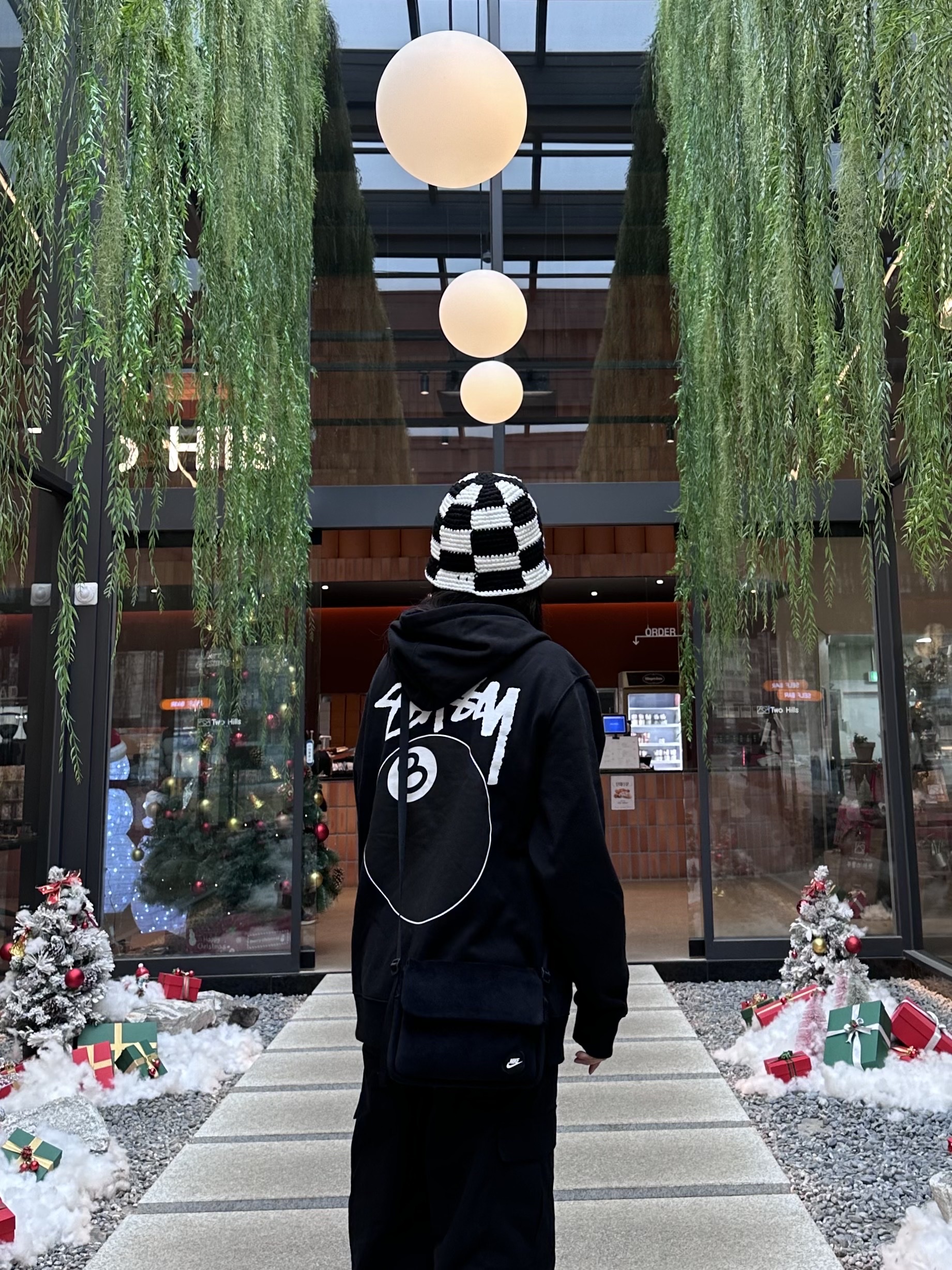 Stussy 8 Ball Hoodie Black - 21FW, Nike x Ambush Air Force 1 Low SP Black 착용 스타일 - 2