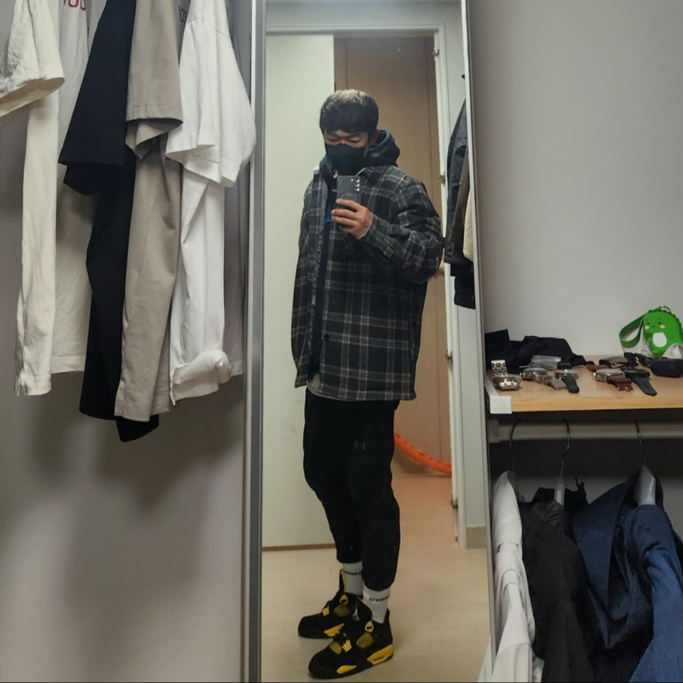IAB Studio Check Shirt Jacket Gray Red, Jordan 4 Retro Thunder 2023 착용 스타일