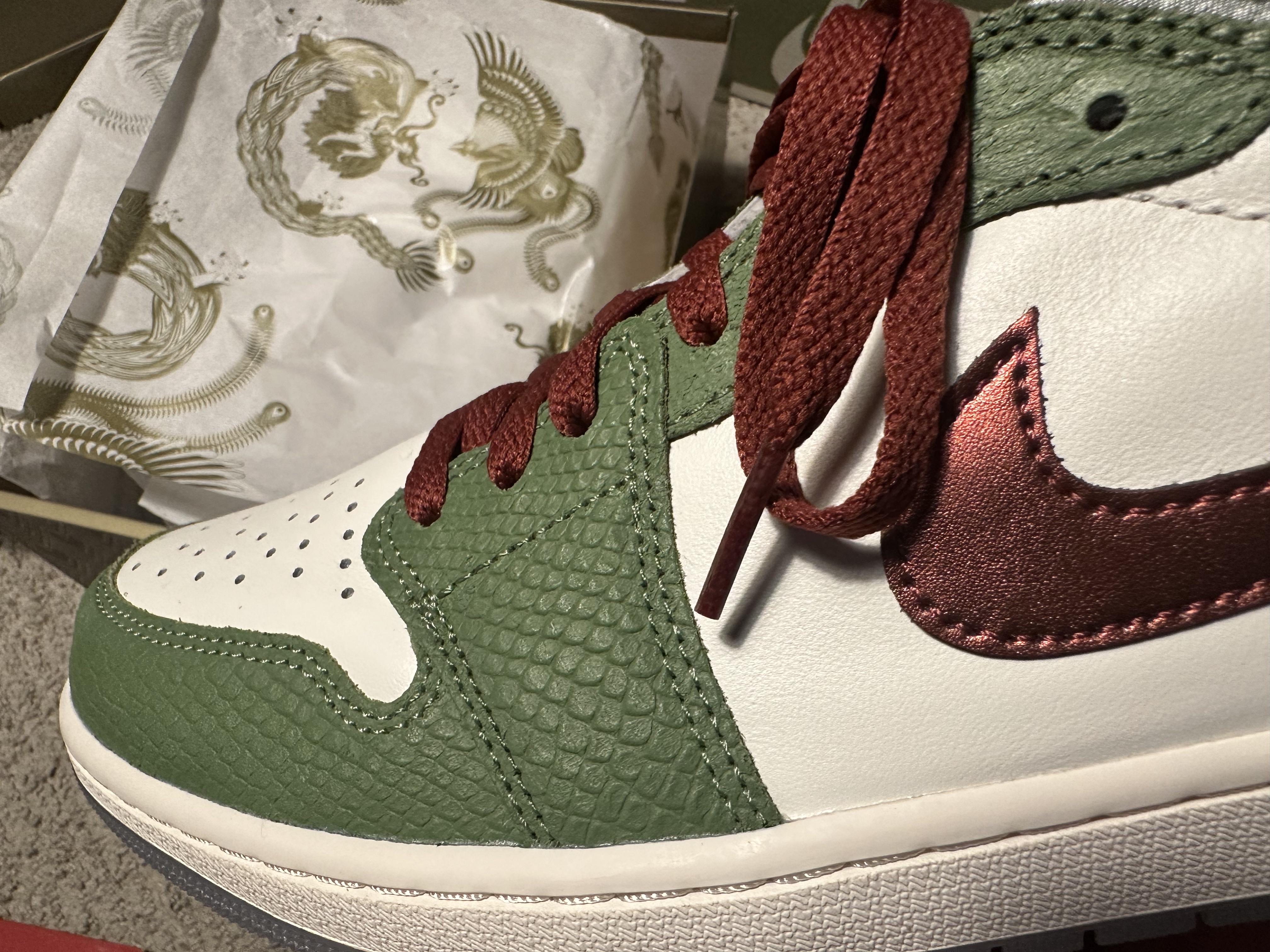 Jordan 1 Retro Low OG Chinese New Year, (GS) Jordan 1 Retro Low OG Chinese New Year 착용 스타일 - 4