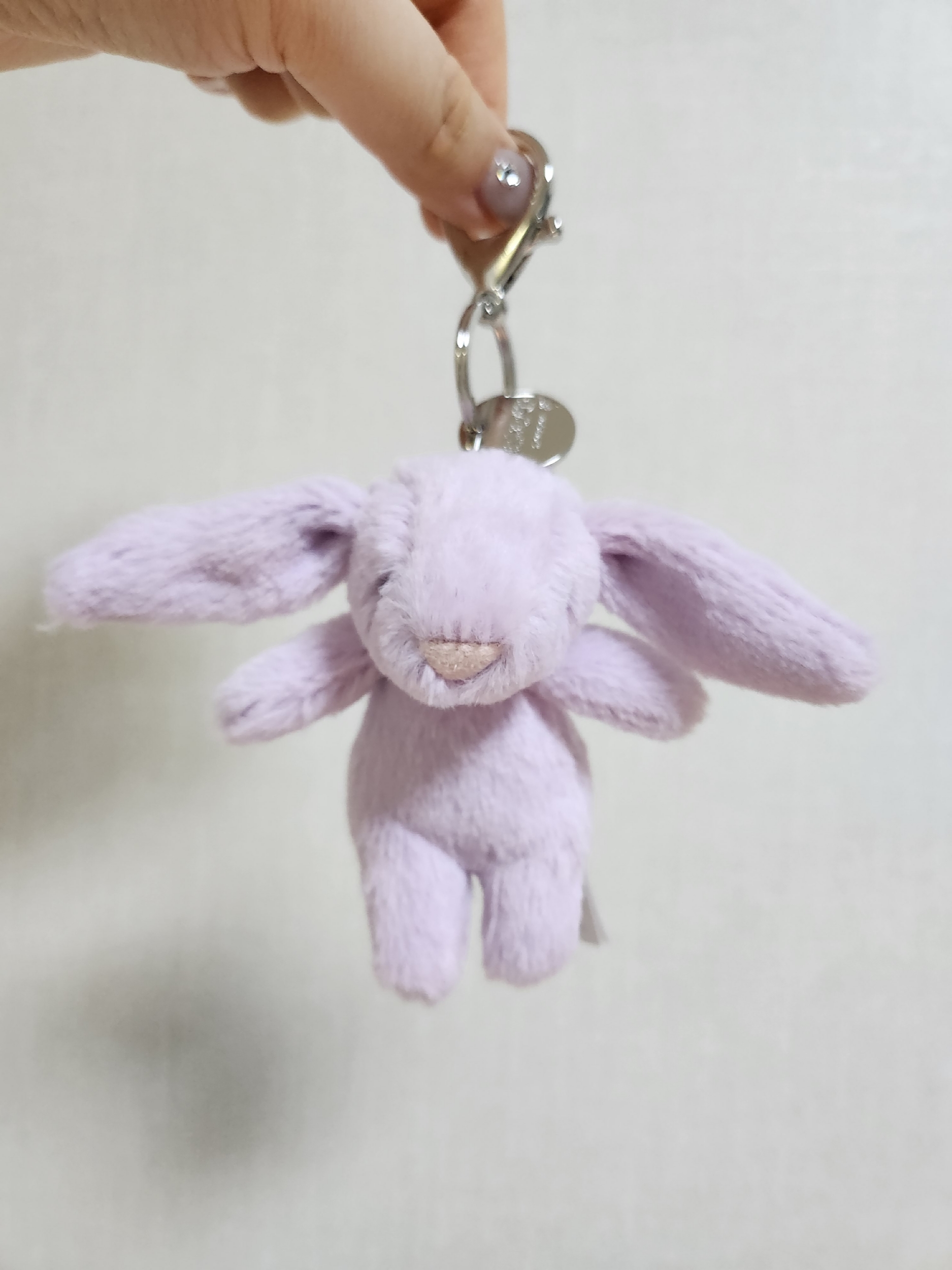 Jellycat Bashful Bunny Bag Charm Lavender, Jellycat Bashful Bunny Bag Charm Cream 착용 스타일 - 1