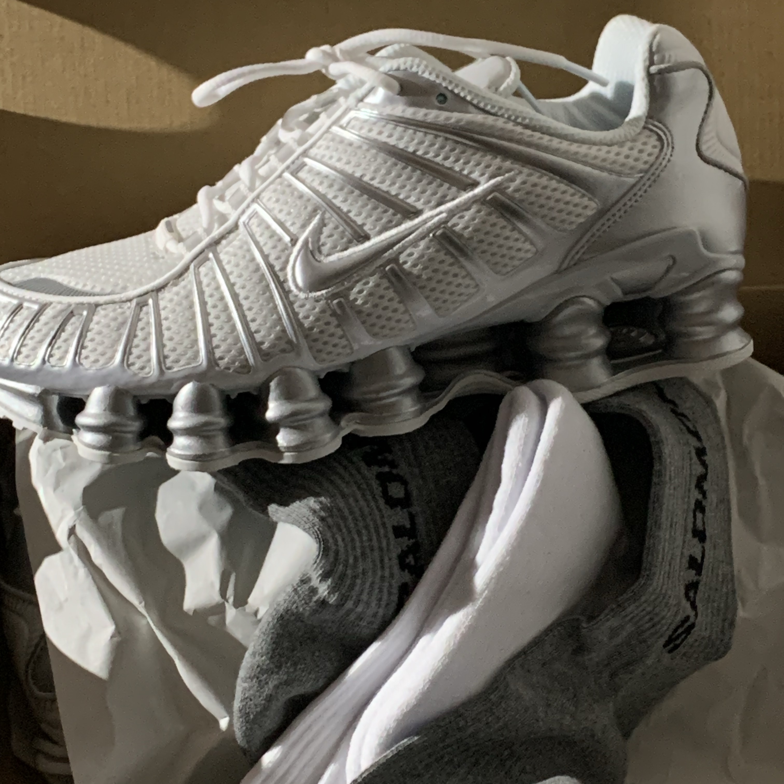 (W) Nike Shox TL White and Max Orange 착용 스타일