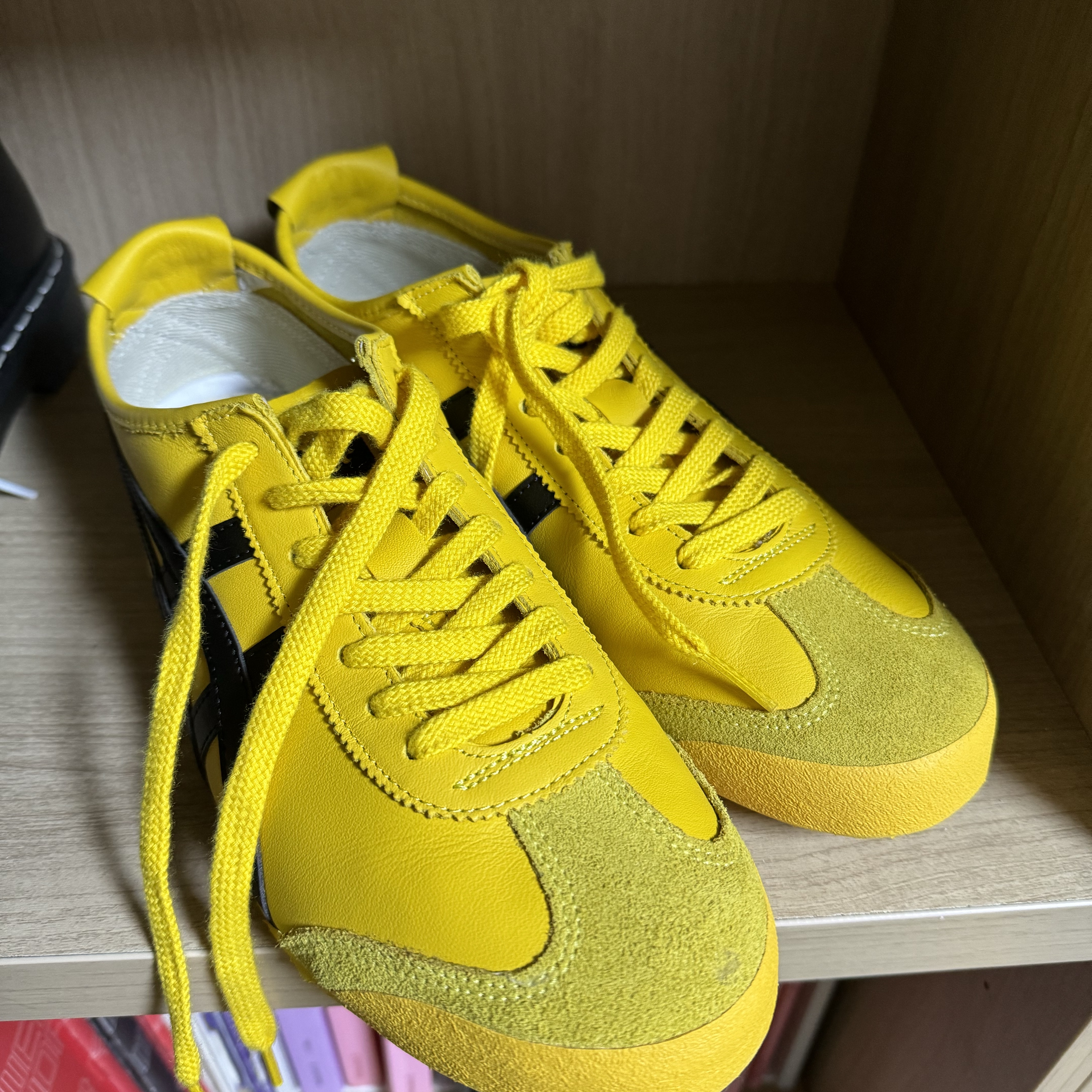 Onitsuka Tiger Mexico 66 Yellow Black 착용 스타일
