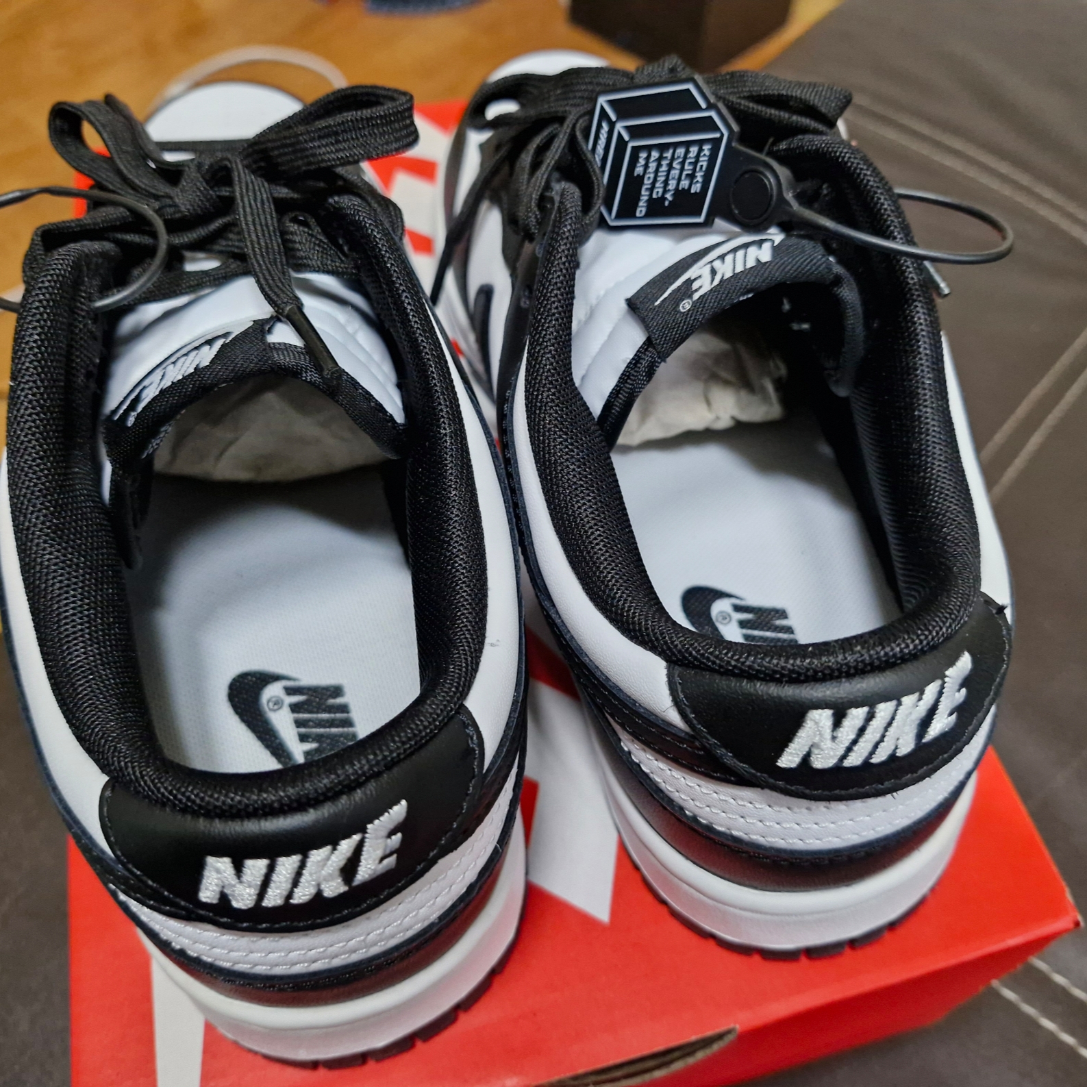 Nike Dunk Low Retro Black 착용 스타일 - 2