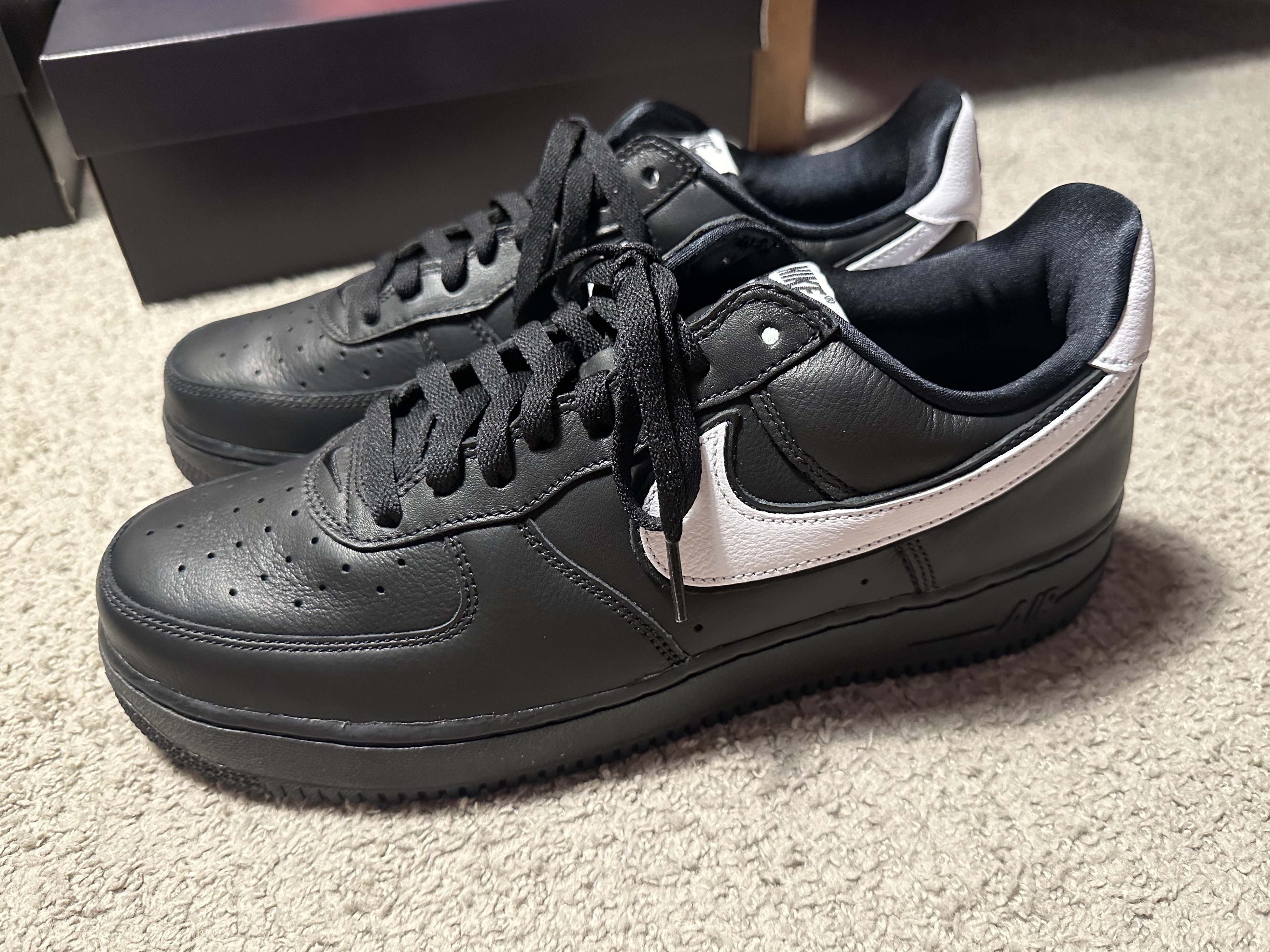 Nike Air Force 1 Low QS Black White 착용 스타일 - 5