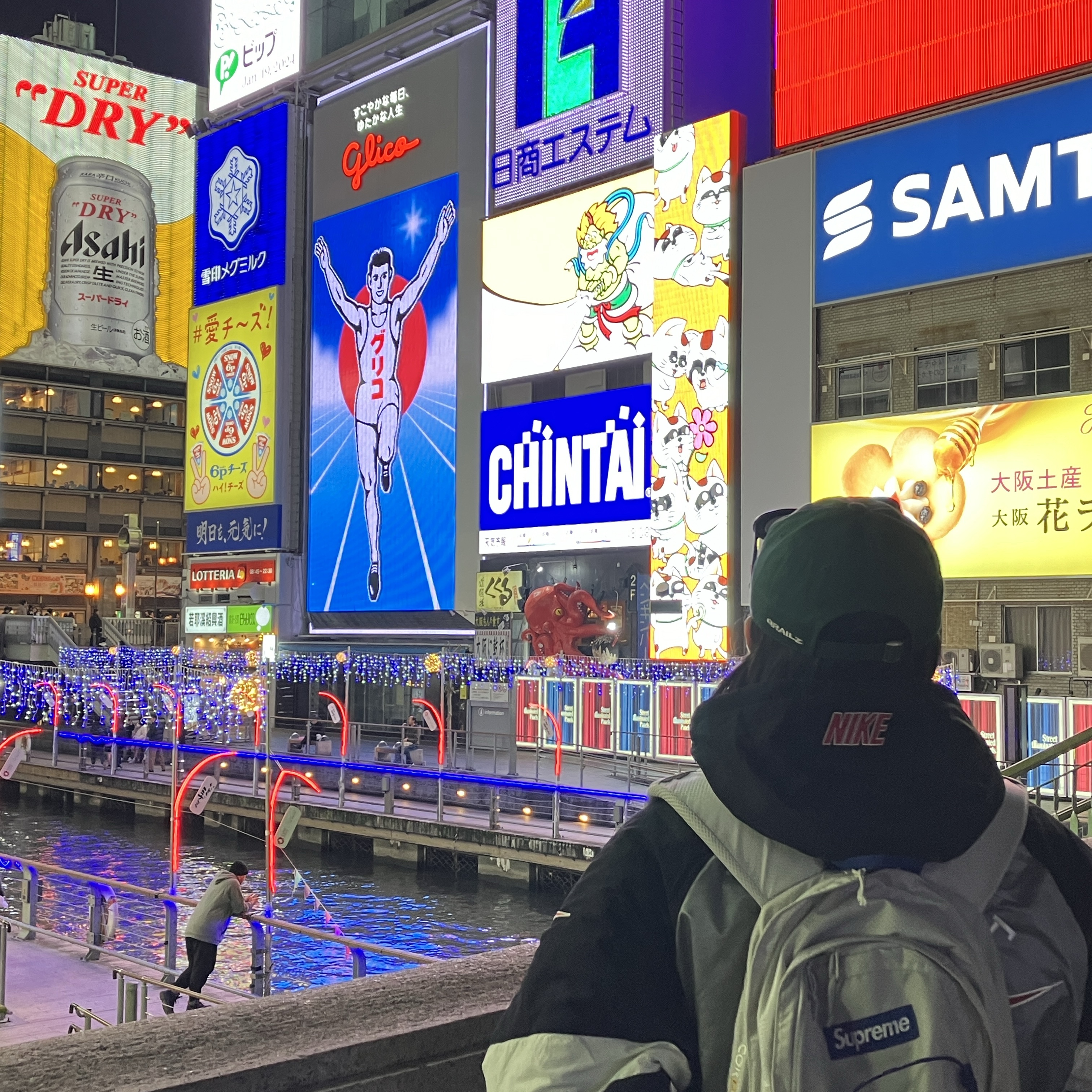 Supreme x Nike Hooded Sport Jacket Silver - 19SS, Supreme Backpack Silver - 22SS 착용 스타일 - 5