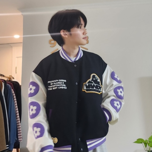 Vandy The Pink x XLarge Varsity Jacket 착용 스타일 - 1