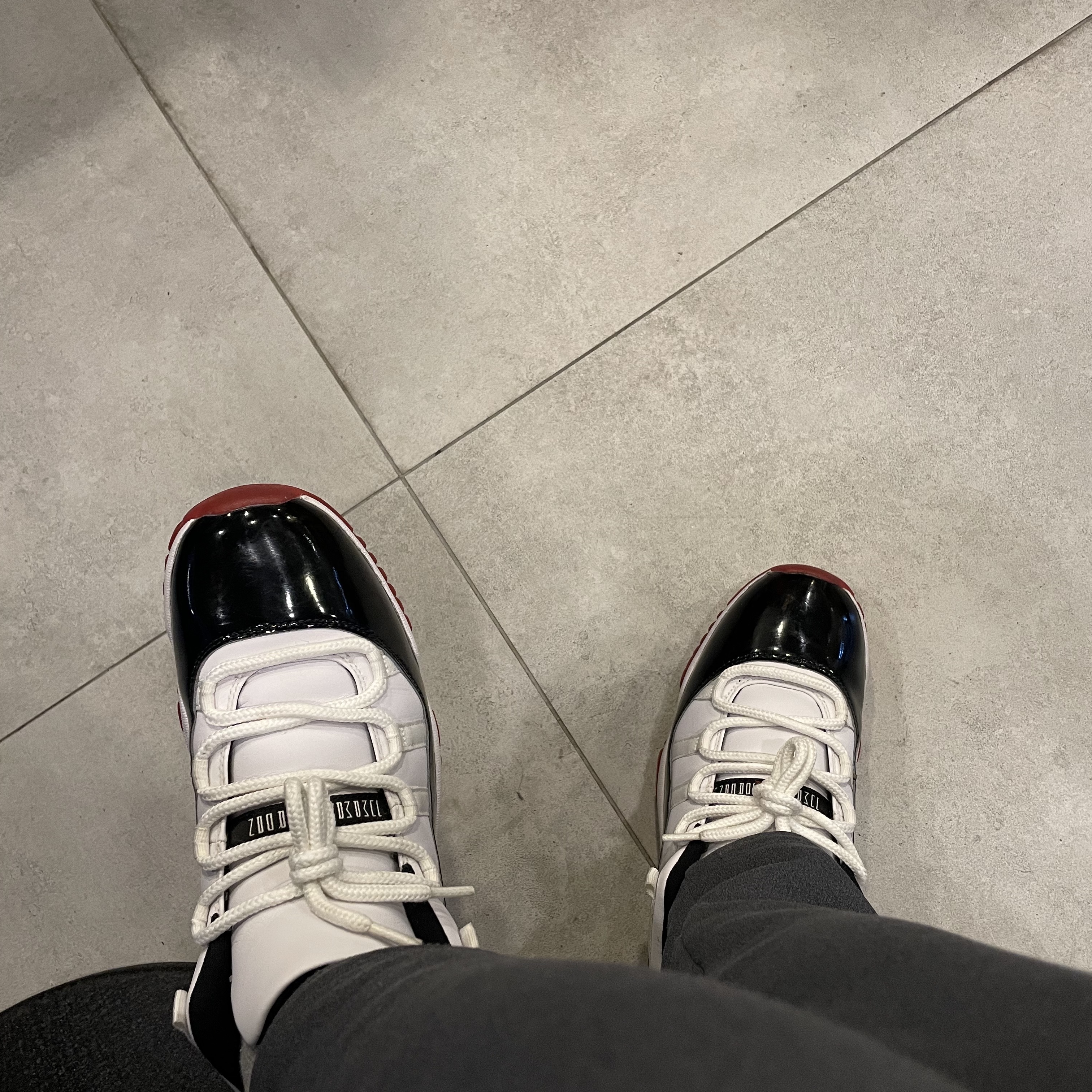 Jordan 11 Retro Low Concord Bred 착용 스타일