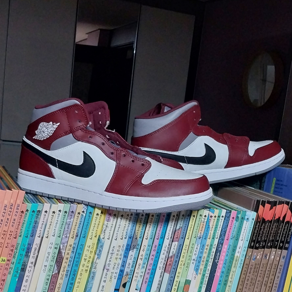 Jordan 1 Mid Cherrywood Red 착용 스타일 - 2
