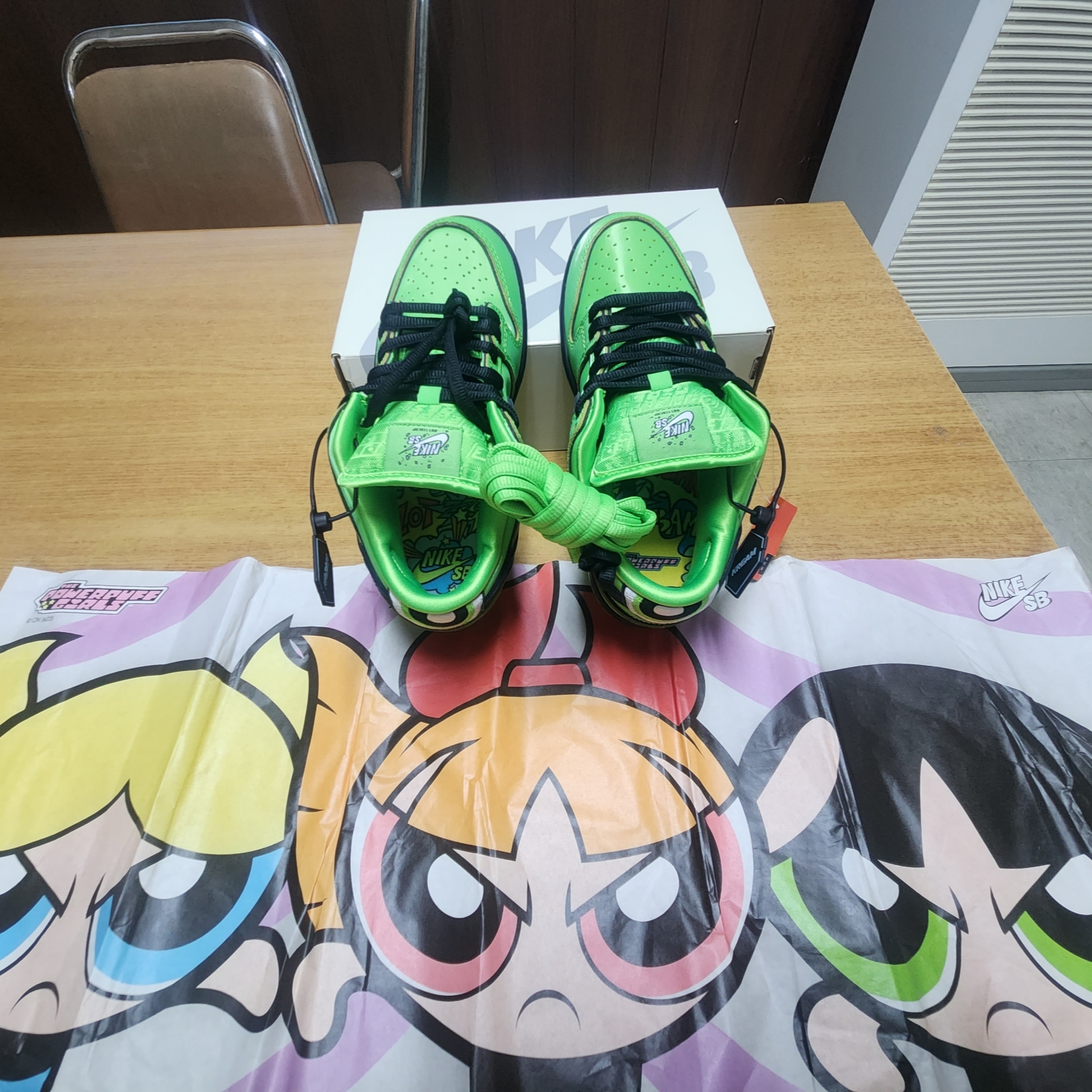 Nike x The Powerpuff Girls SB Dunk Low Pro QS Buttercup 착용 스타일 - 5