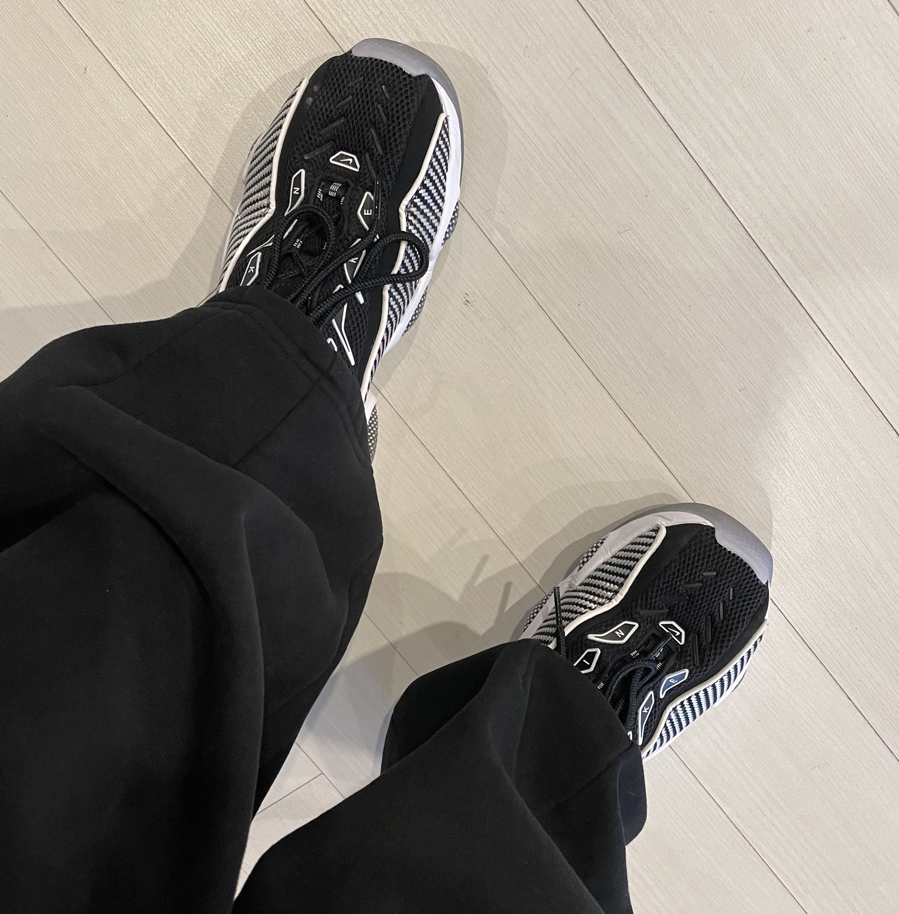 Nike x Drake Nocta Glide Black White Clear 착용 스타일 - 2