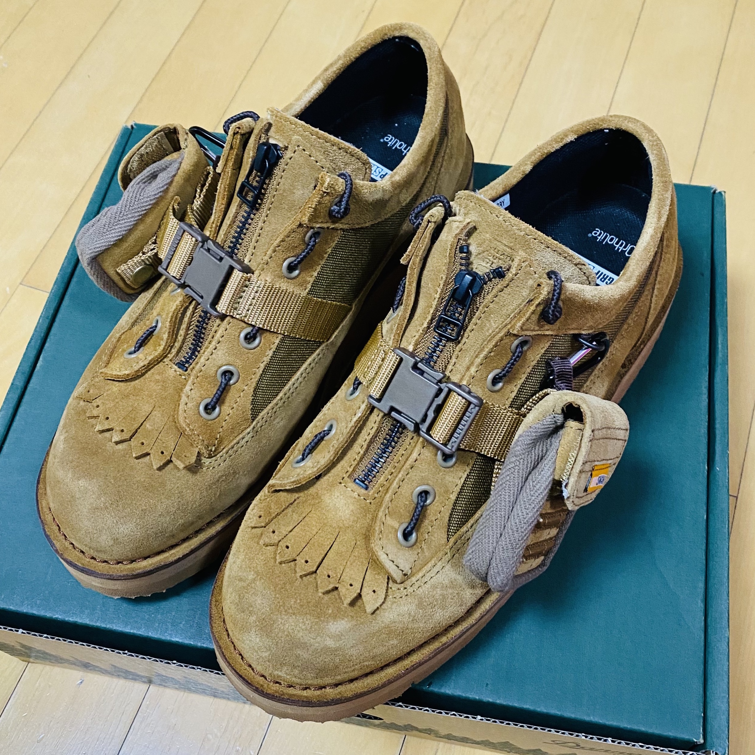 Gentle Monster Lilit 01 BR Black Brown, Timberland Premium 6 inch Waterproof Boot Wheat Nubuck - Wide 착용 스타일 - 2