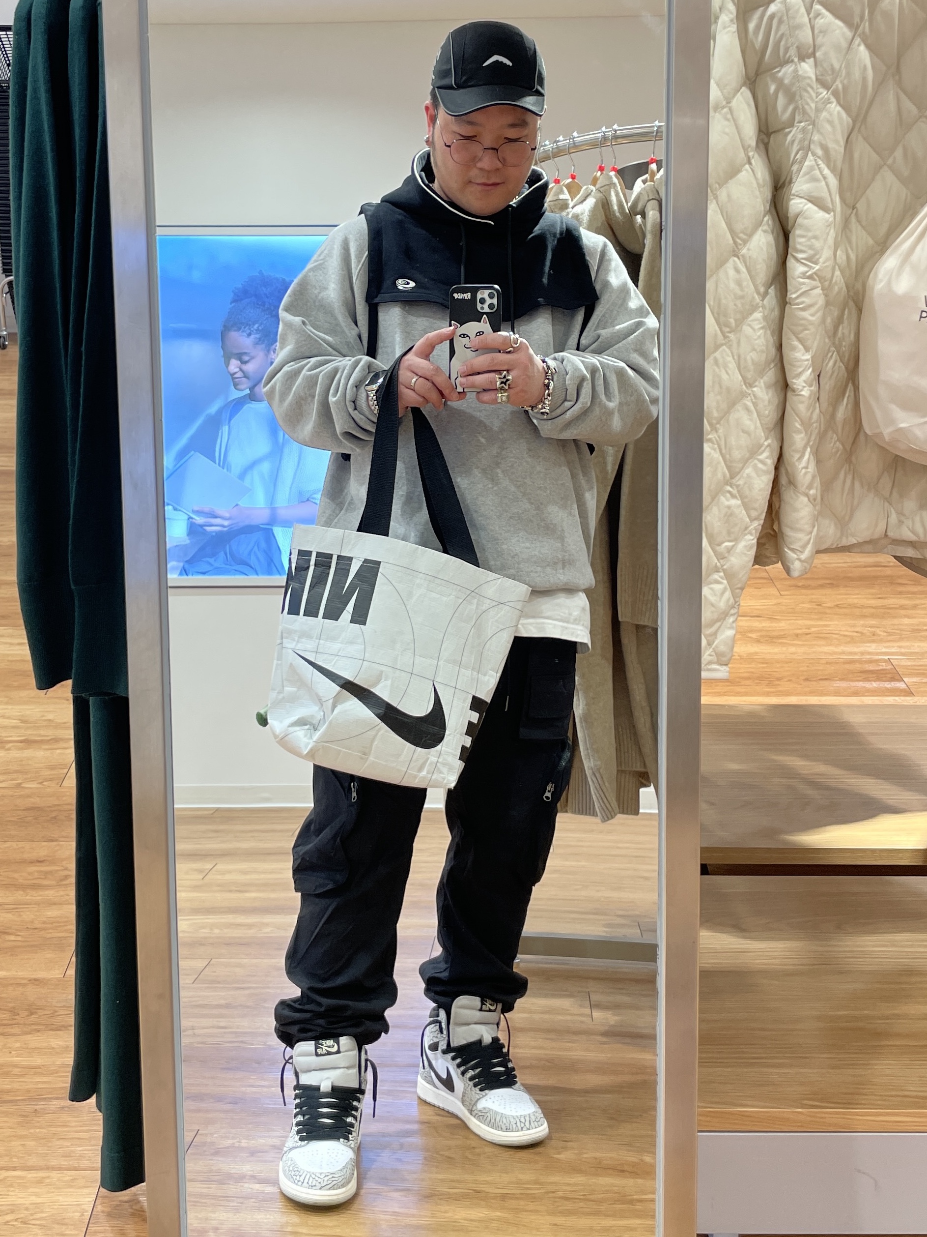 Darkr8m Studio x Hardhitters Refelective Running Cap Black, Jordan 1 Retro High OG White Cement 착용 스타일 - 1