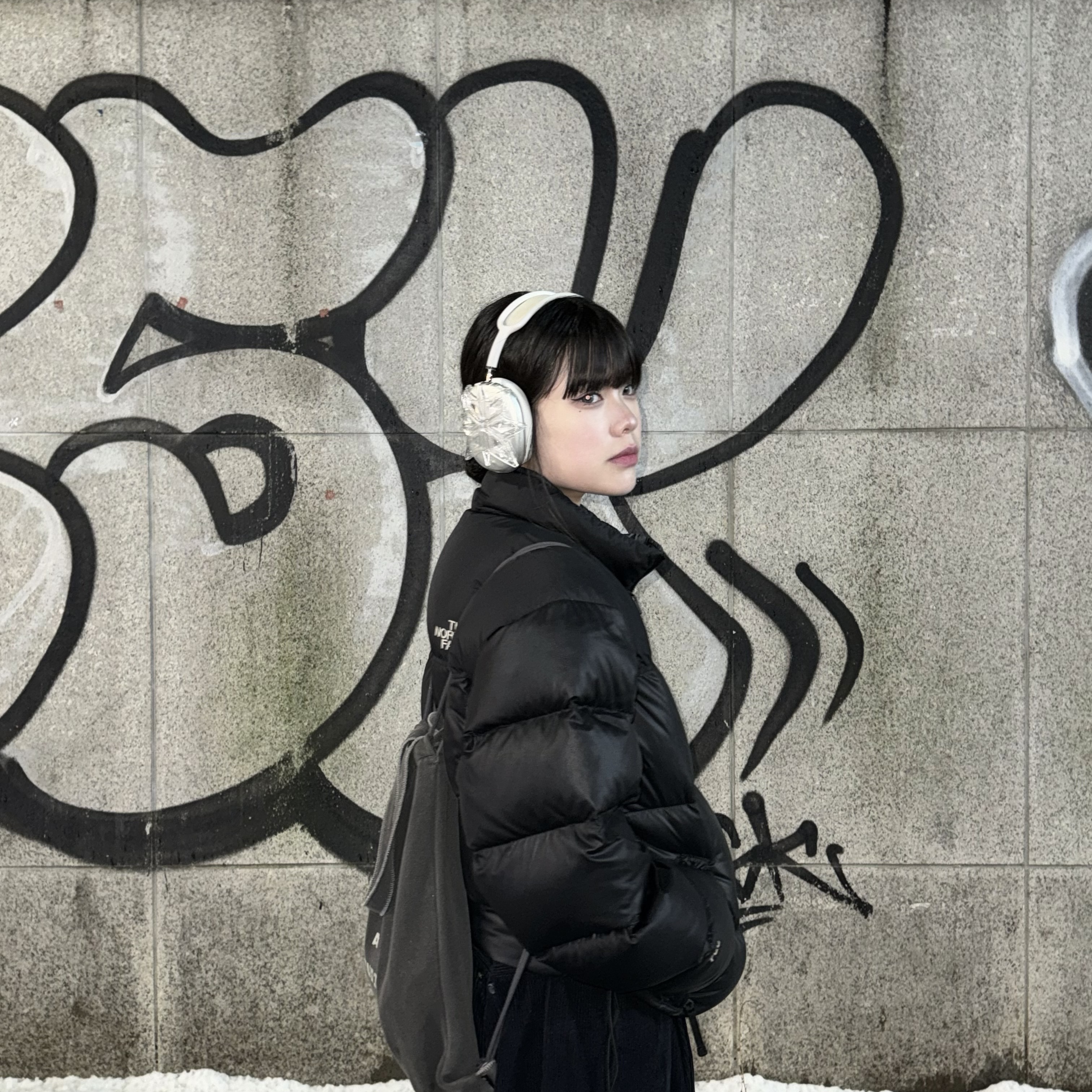 Test Artifact Era Max Winter 23 Clear, IAB Studio Pigment Sack Black 착용 스타일 - 2