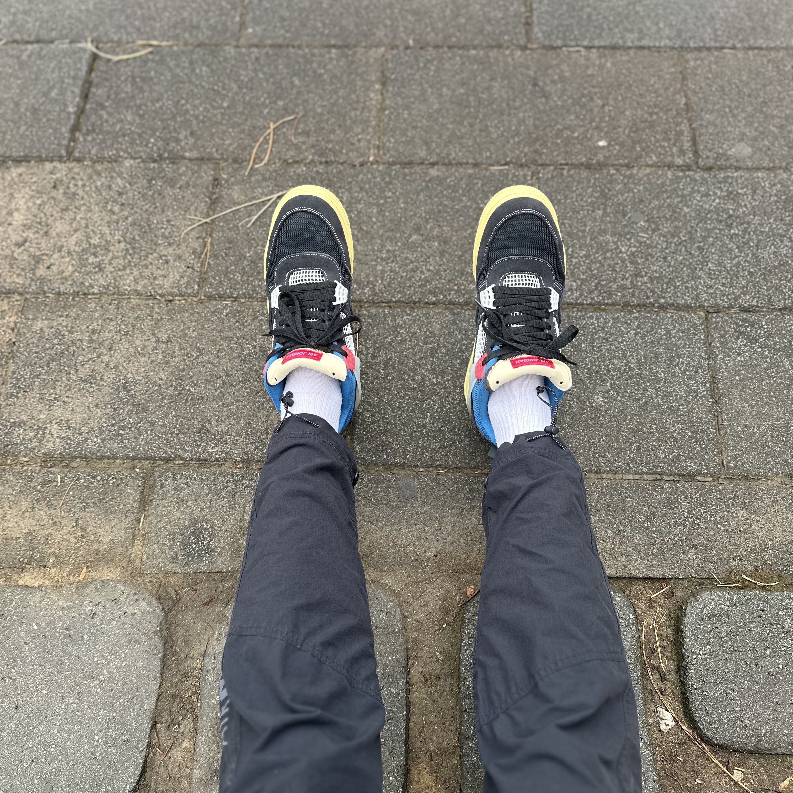 Jordan 4 x Union Retro Off Noir 착용 스타일 - 1