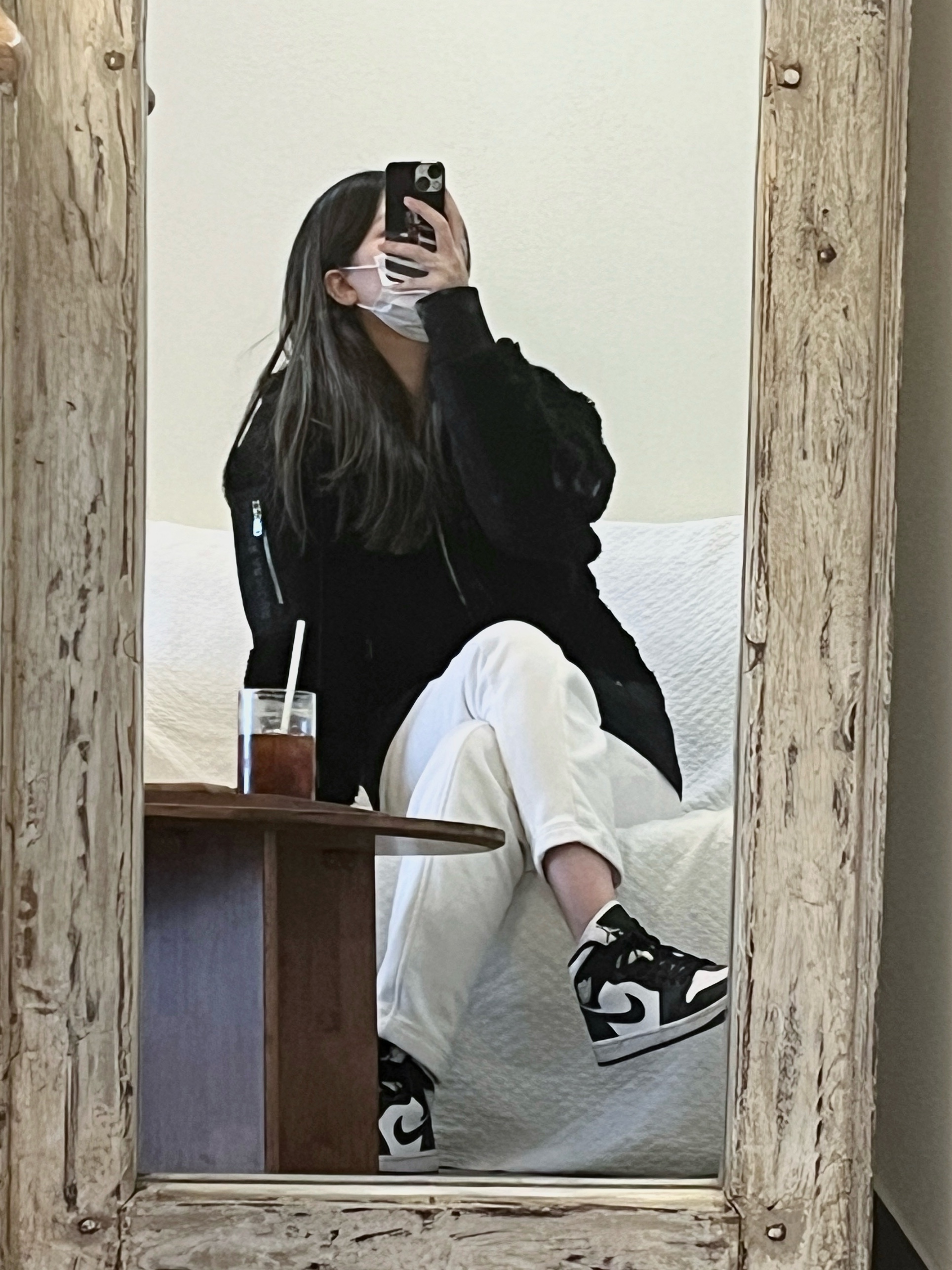 (W) Jordan 1 Mid SE Black White 착용 스타일 - 2