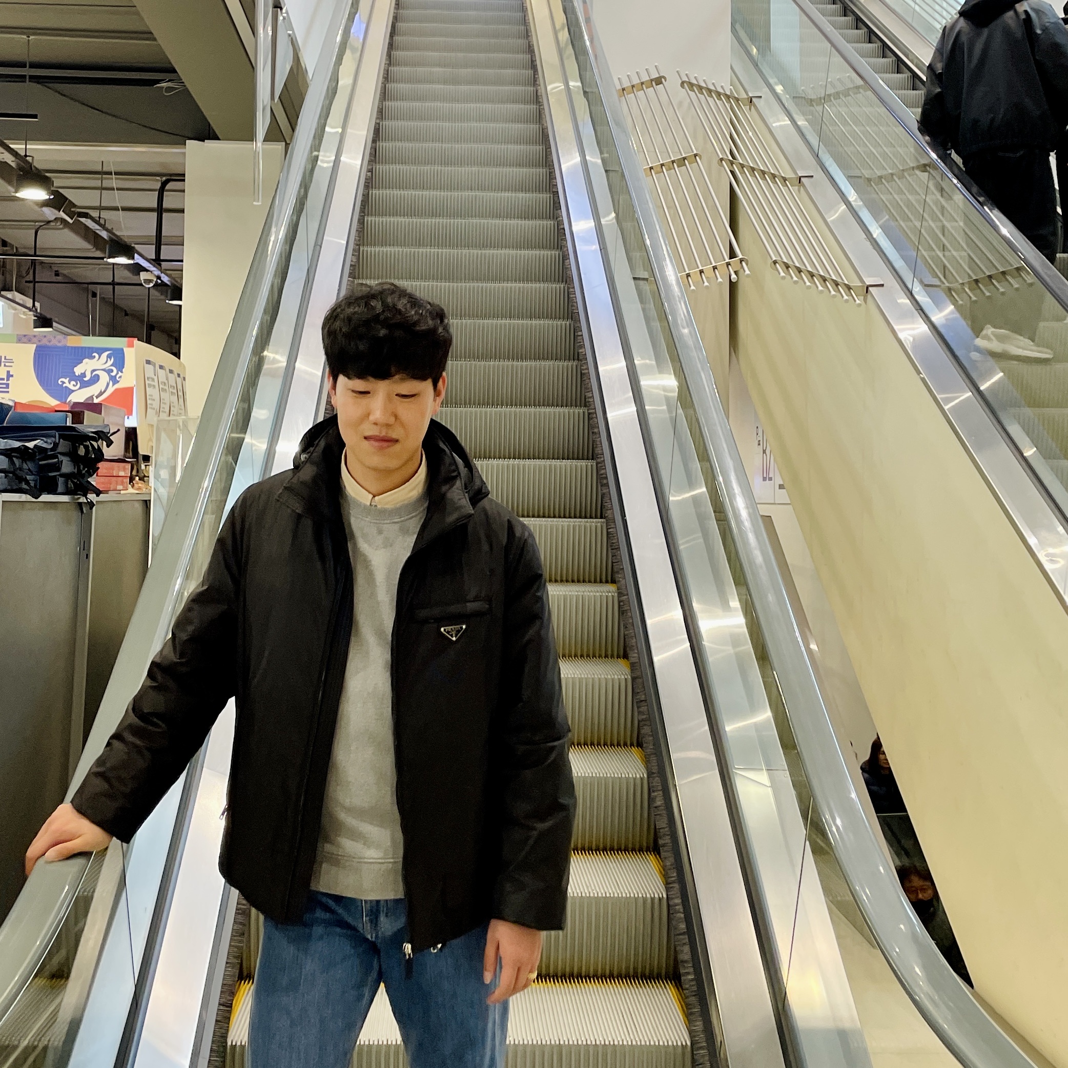 Prada Re-Nylon Padded Jacket Black 착용 스타일 - 4