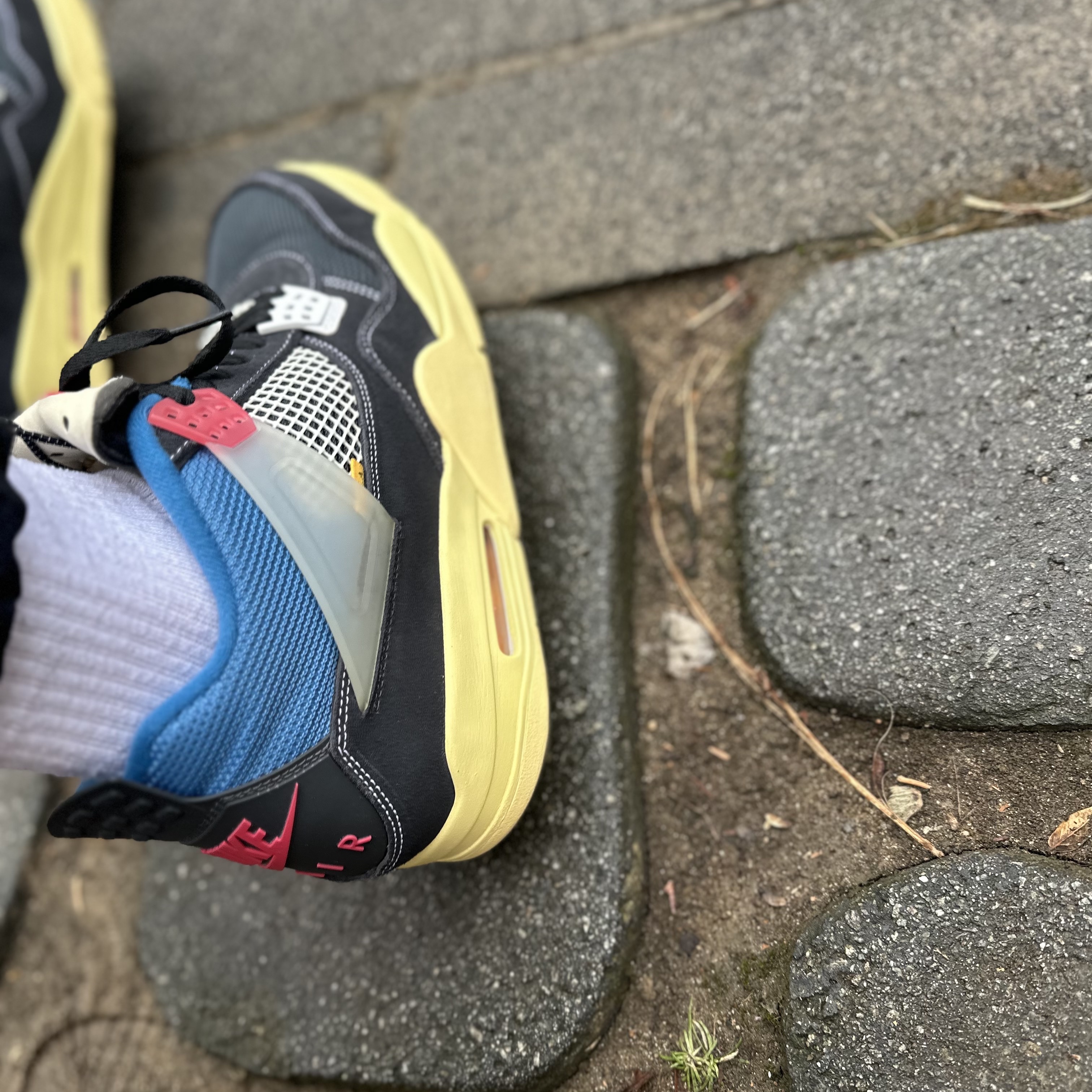 Jordan 4 x Union Retro Off Noir 착용 스타일 - 3