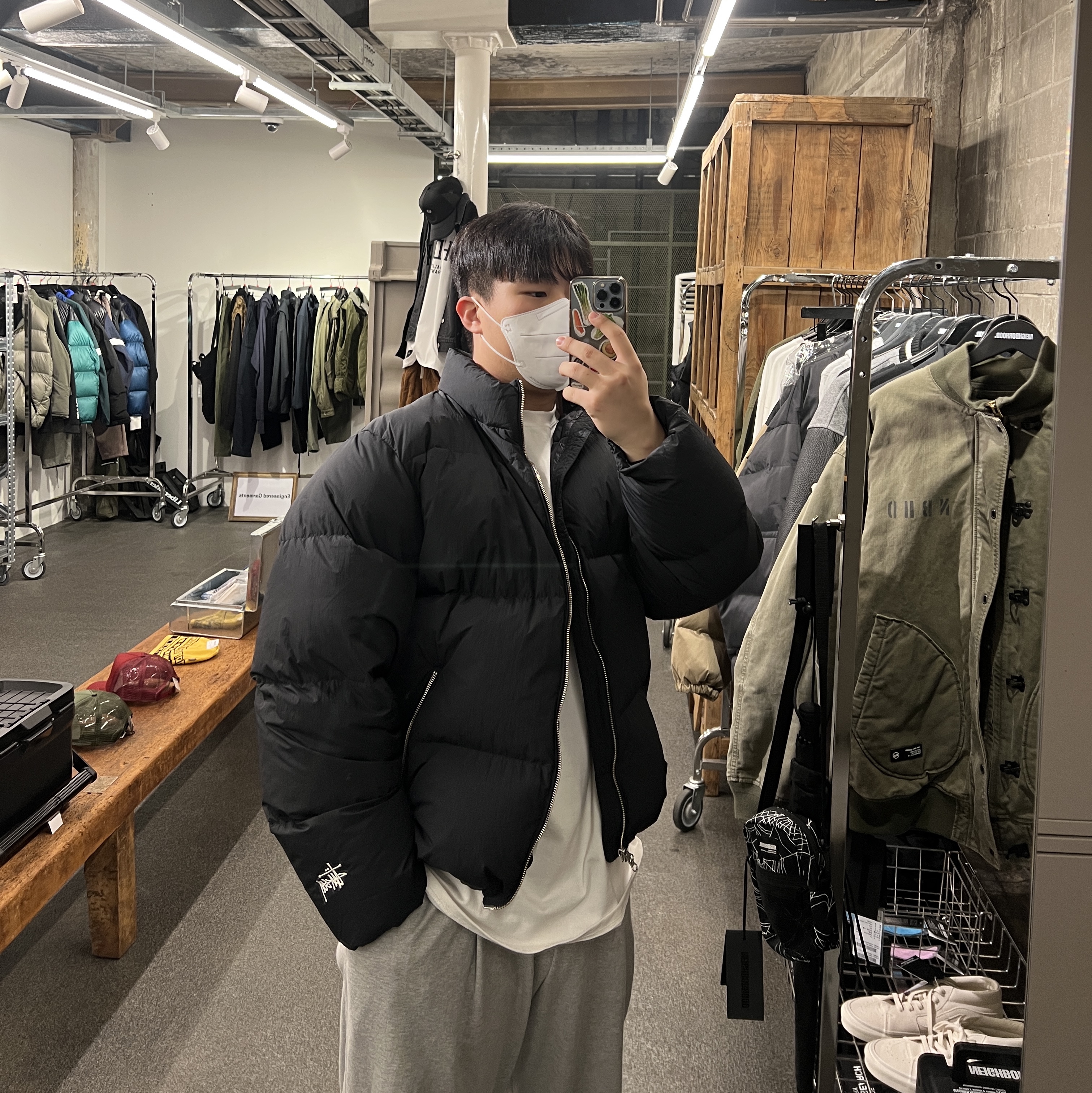 Stussy Down Puffer Nylon Black 착용 스타일