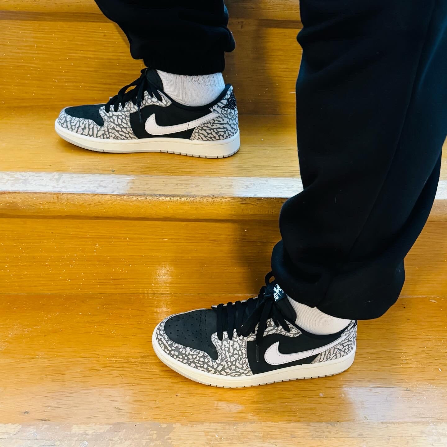 Jordan 1 Retro Low OG Black Cement 착용 스타일
