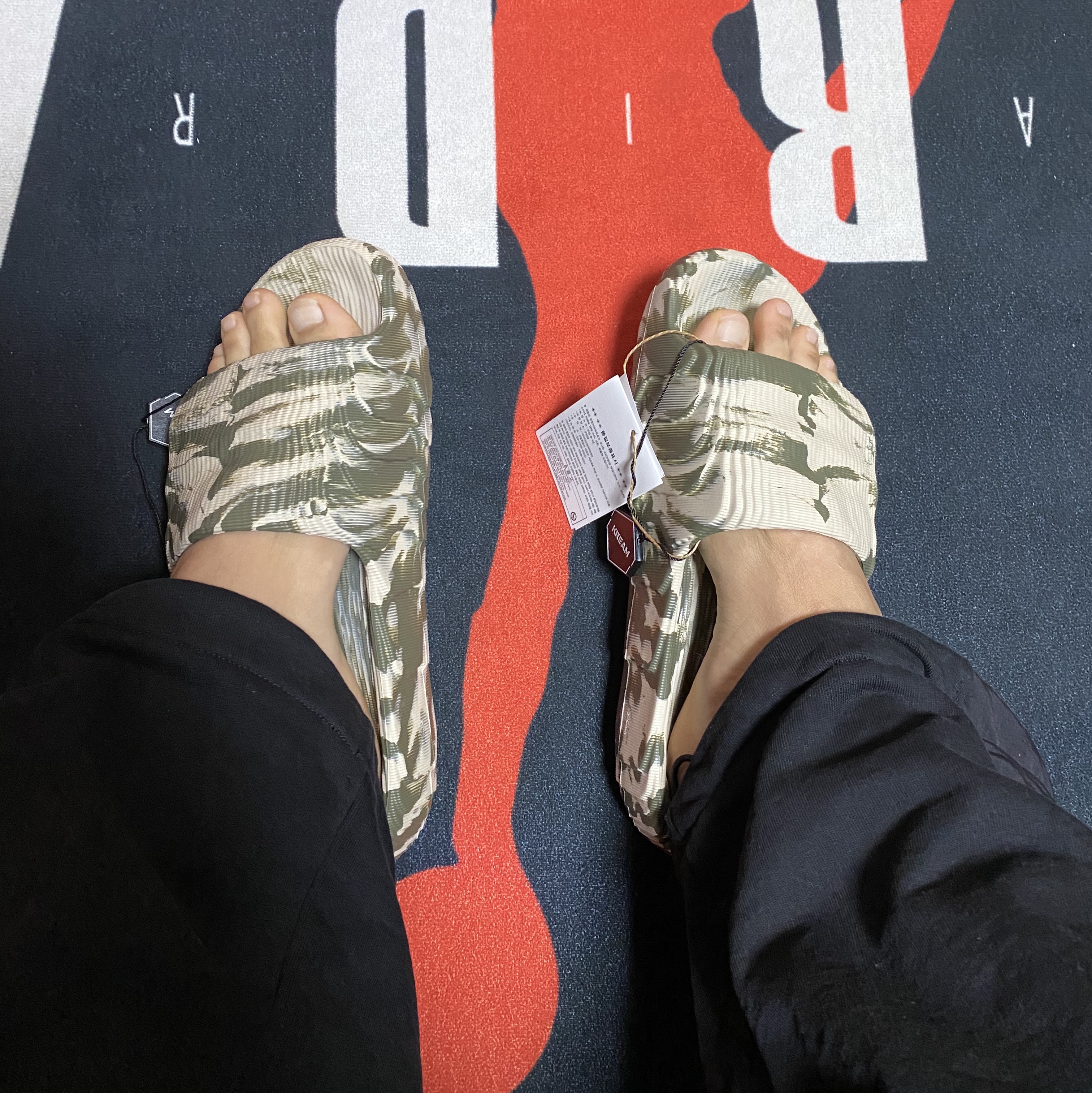 Adidas Adilette 22 Wonder Beige 착용 스타일