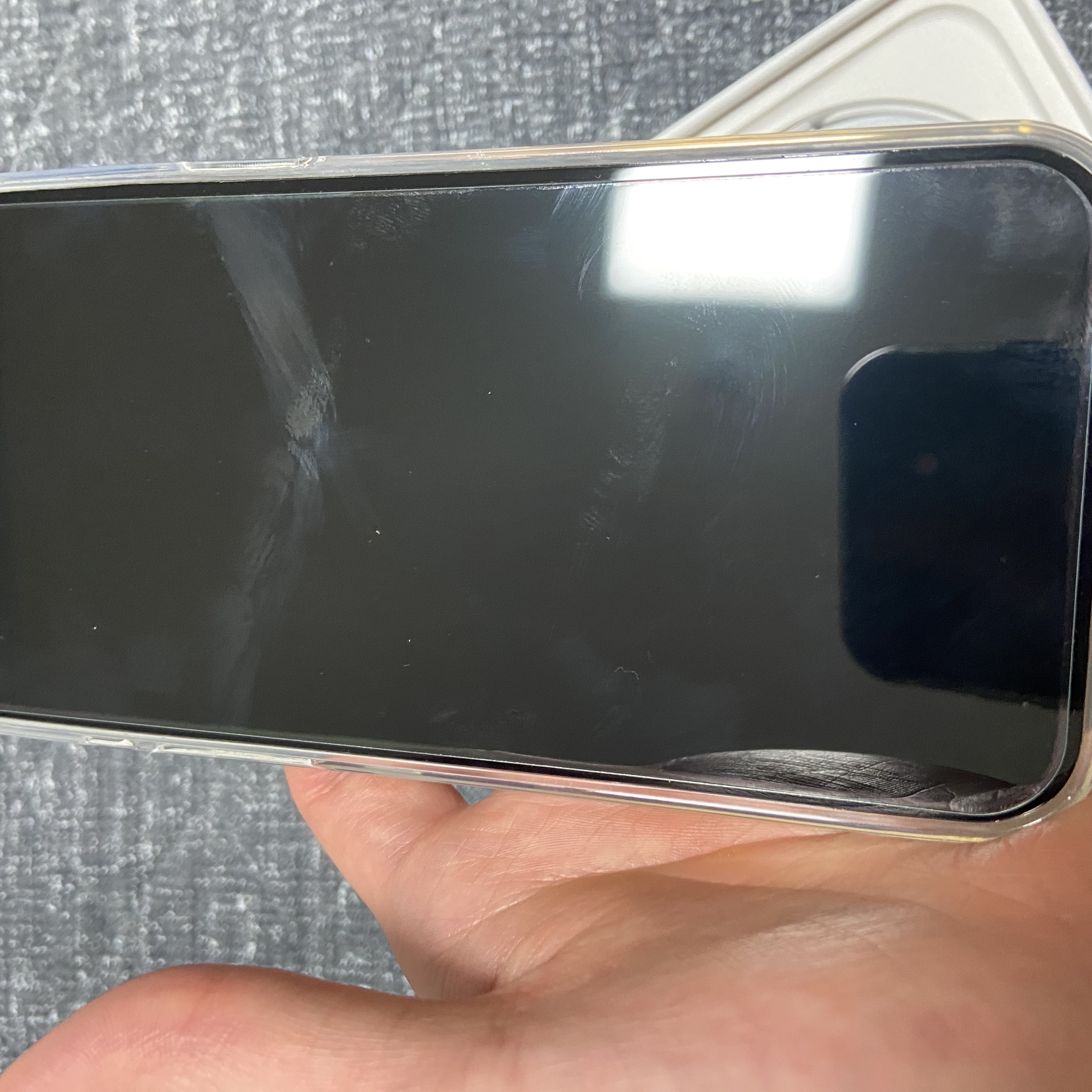Apple iPhone 15 Pro Max 256GB Natural Titanium (Korean Ver.) 착용 스타일 - 3
