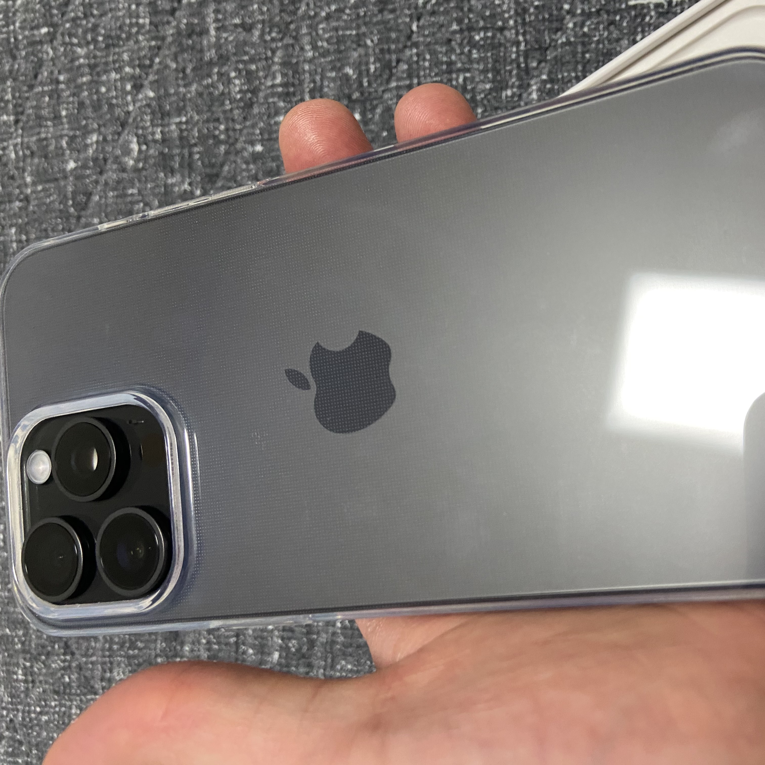 Apple iPhone 15 Pro Max 256GB Natural Titanium (Korean Ver.) 착용 스타일 - 2