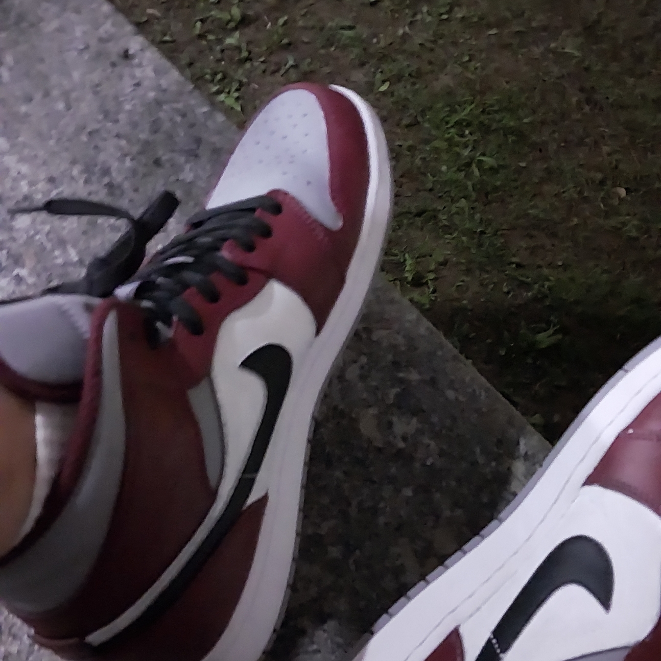 Jordan 1 Mid Cherrywood Red 착용 스타일 - 1