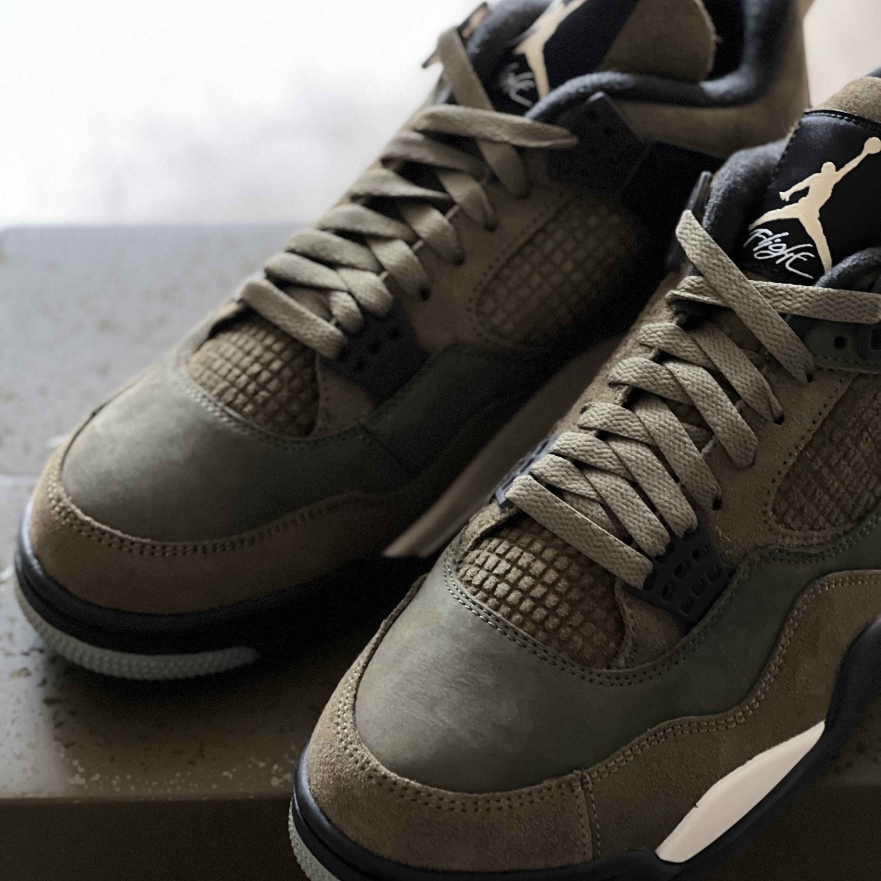 Jordan 4 Retro SE Craft Medium Olive 착용 스타일