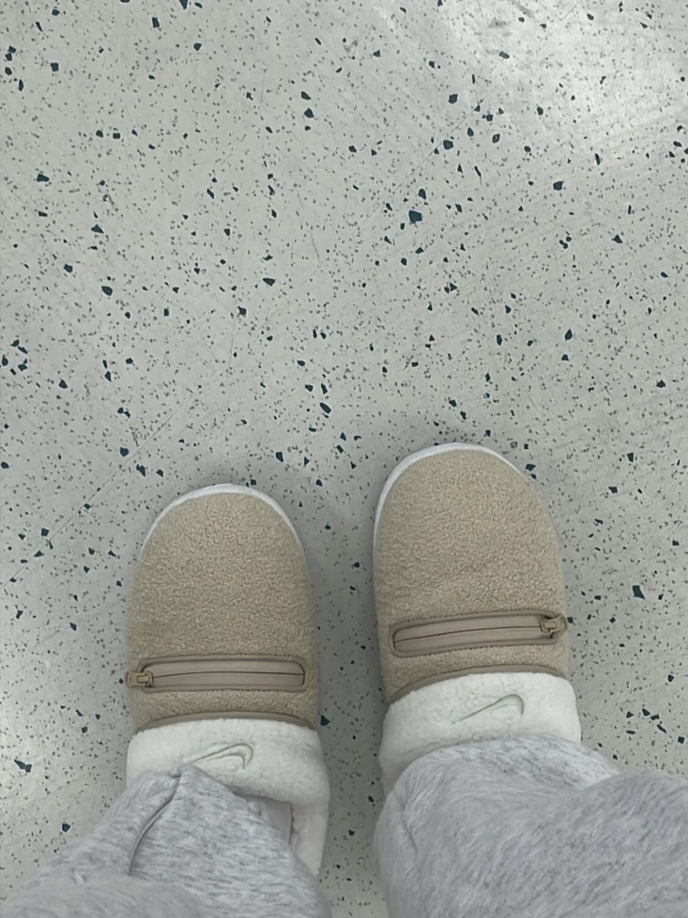 (W) Nike Burrow SE Sanddrift Summit White 착용 스타일