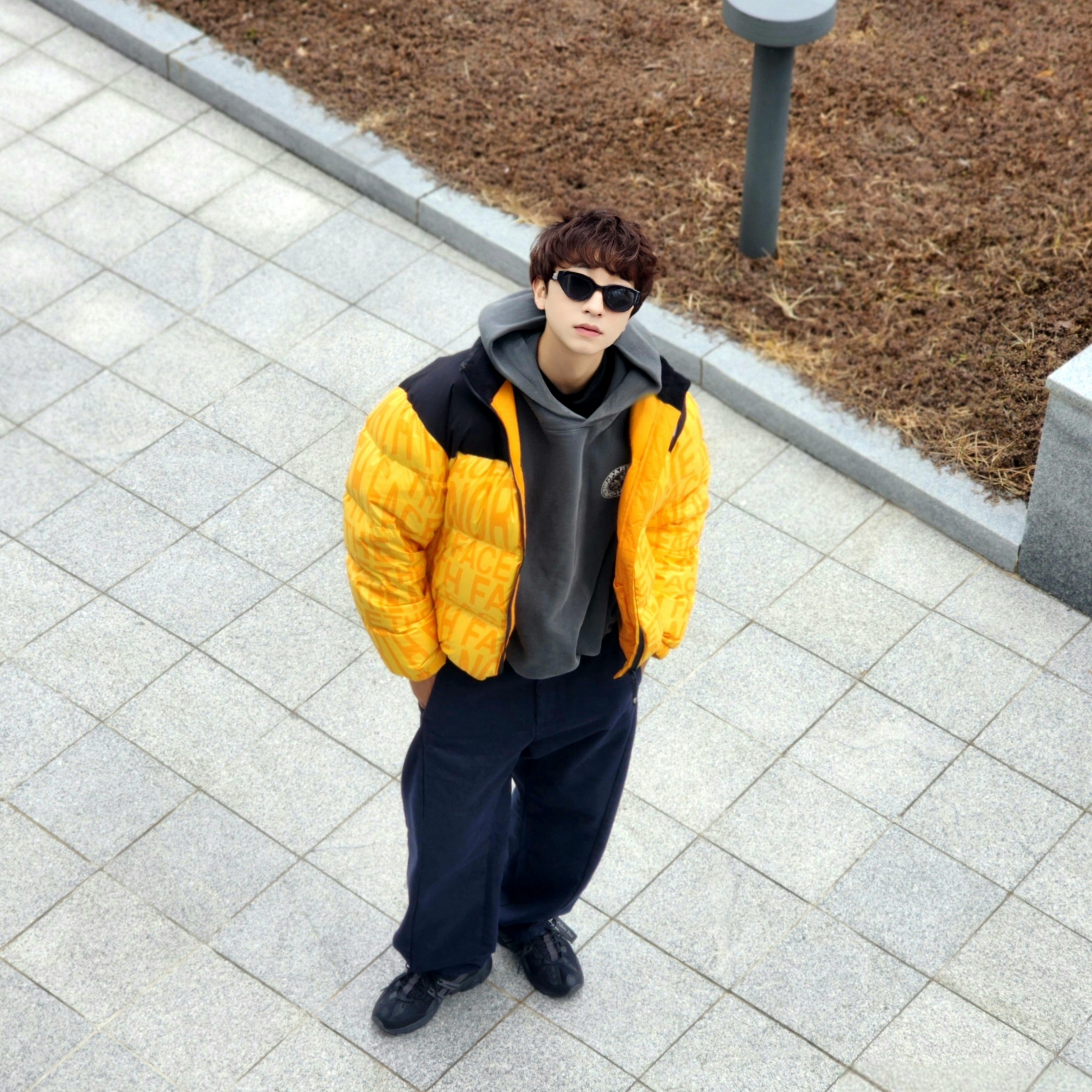The North Face White Label Novelty Nuptse Down Jacket P Yellow, Punch Drunk Parties Circle Logo Garment Dyed Hoodie Charcoal 착용 스타일 - 1